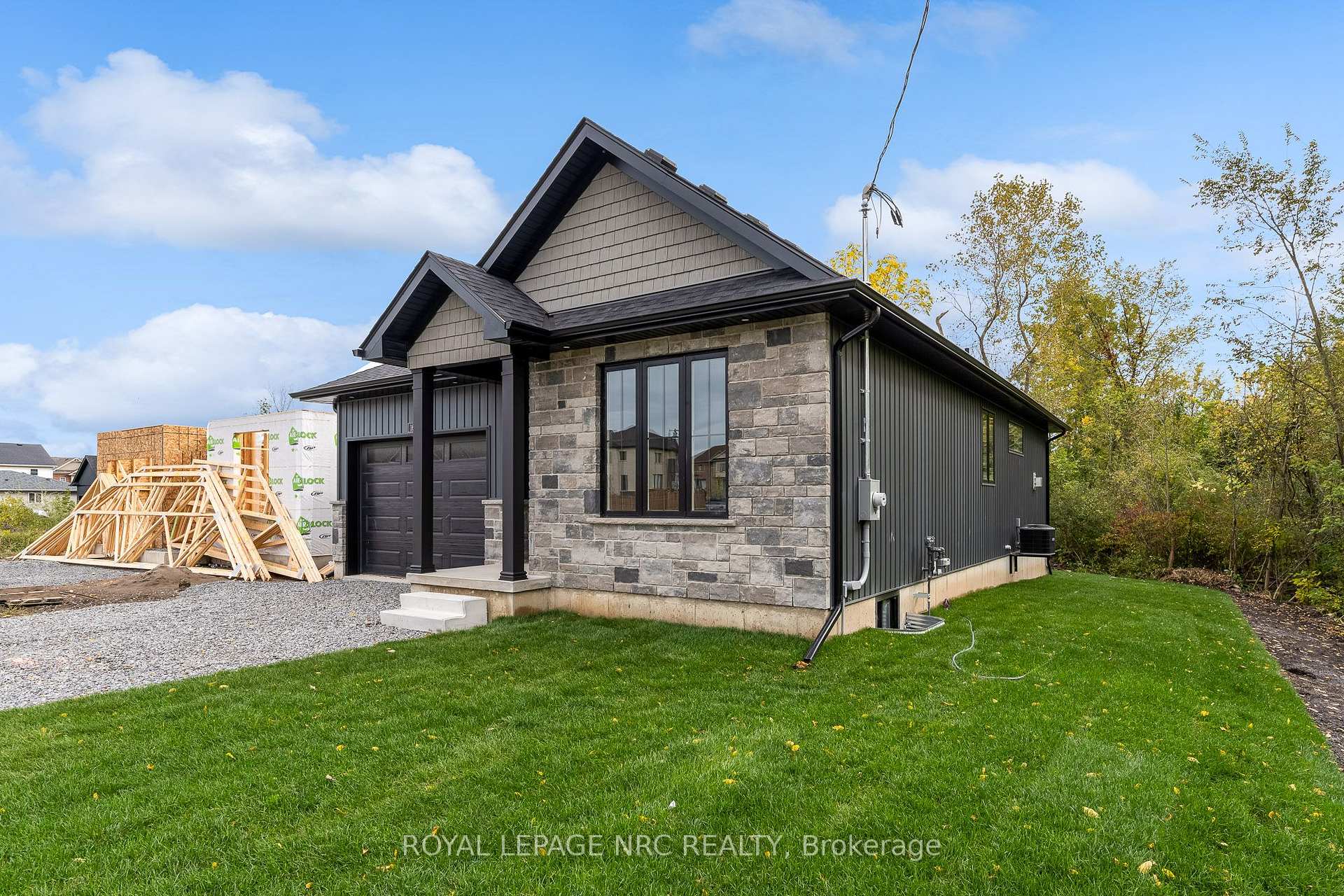 Photo 10 of 161 Forks Road, Welland, Dain City — HOMEH