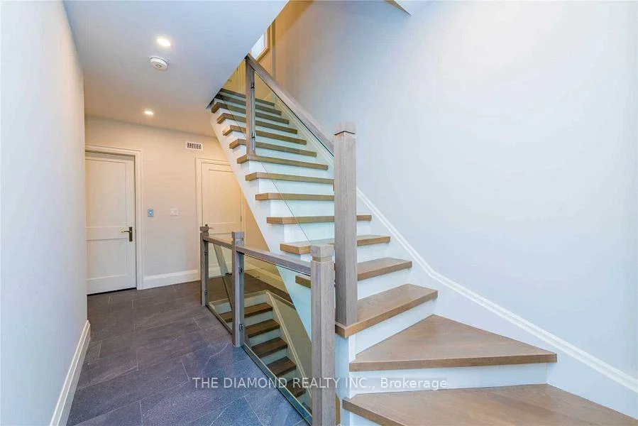 Photo 18 of 188 Westminster Avenue, Toronto, High Park-Swansea — HOMEH