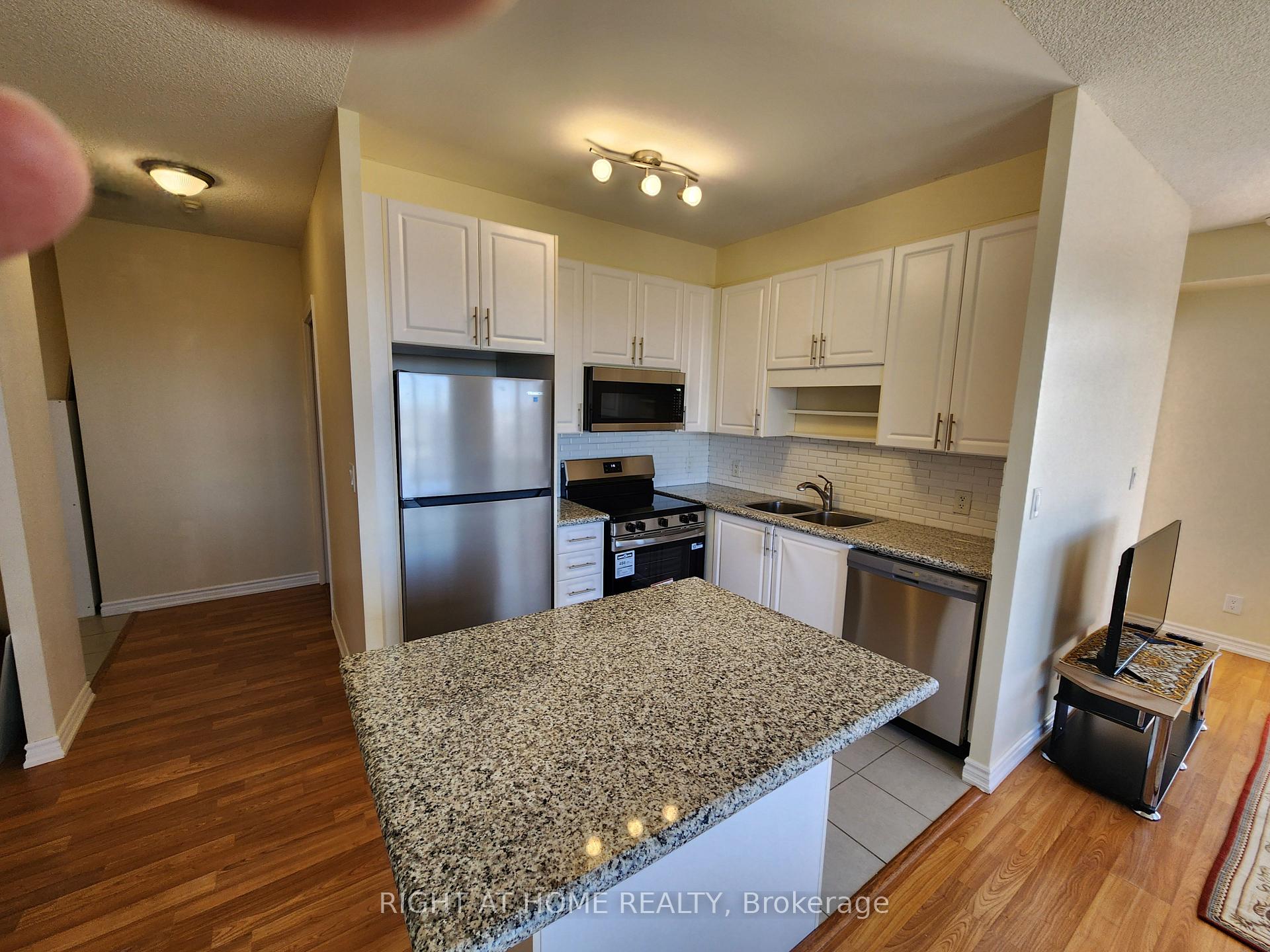 Photo 7 of Unit #1106, 135 Wynford Drive, North York, Banbury-Don Mills — HOMEH