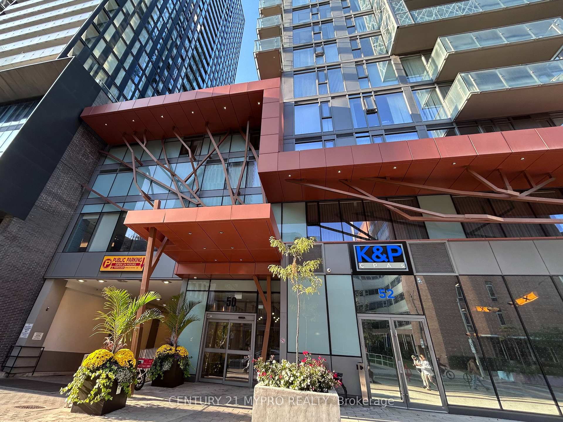 Photo of Unit 1711, 50 Wellesley Street E