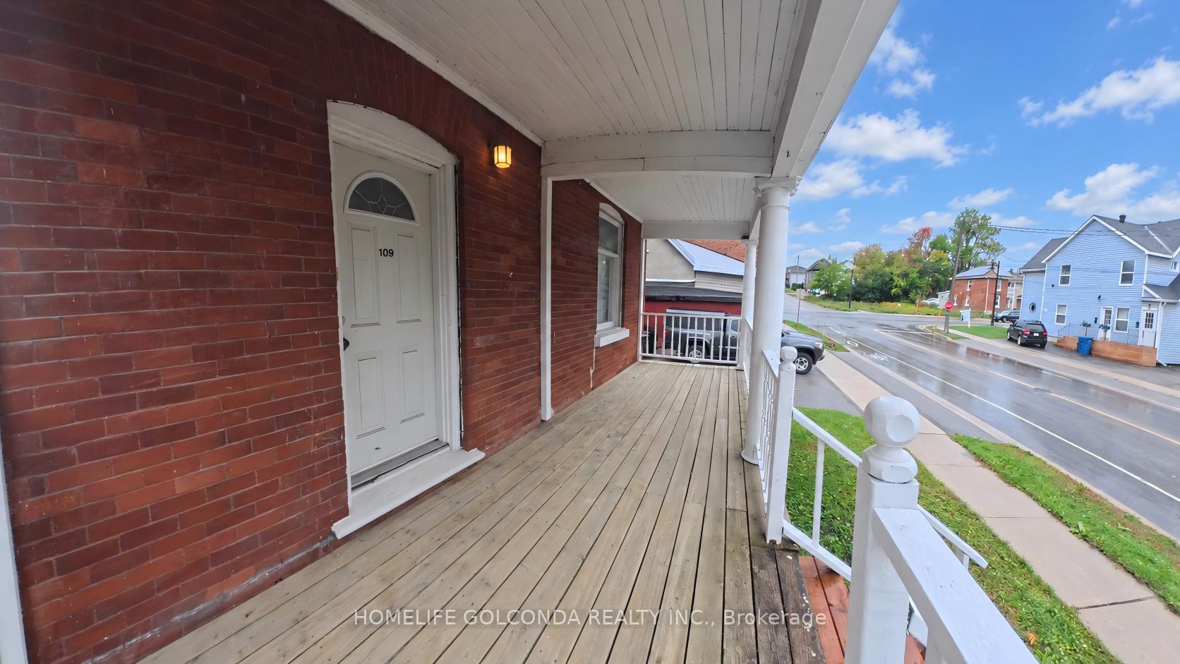 Photo 4 of 109 Elgin Street, Orillia — HOMEH
