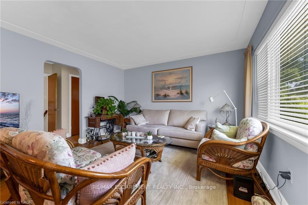 Photo 4 of 236 Pine Cove Road, Burlington, Roseland — HOMEH
