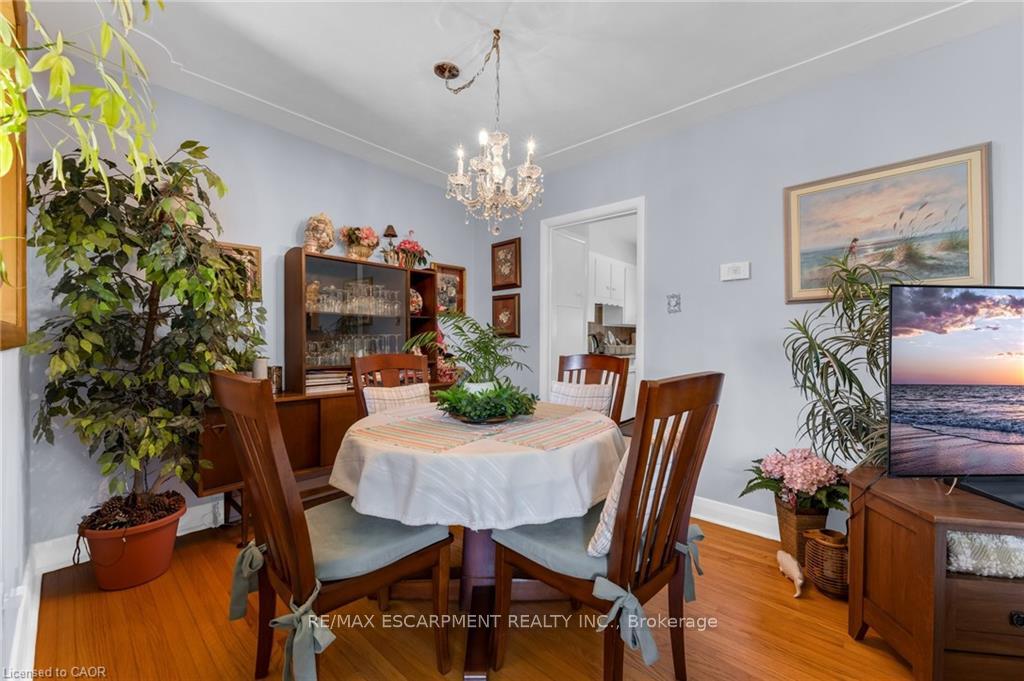 Photo 5 of 236 Pine Cove Road, Burlington, Roseland — HOMEH