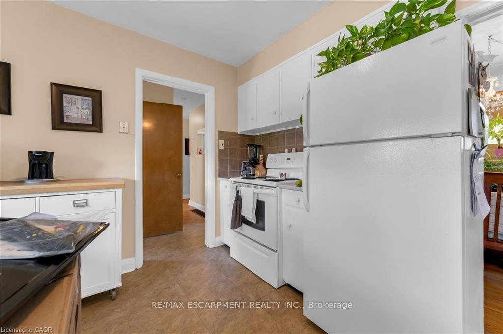 Photo 7 of 236 Pine Cove Road, Burlington, Roseland — HOMEH