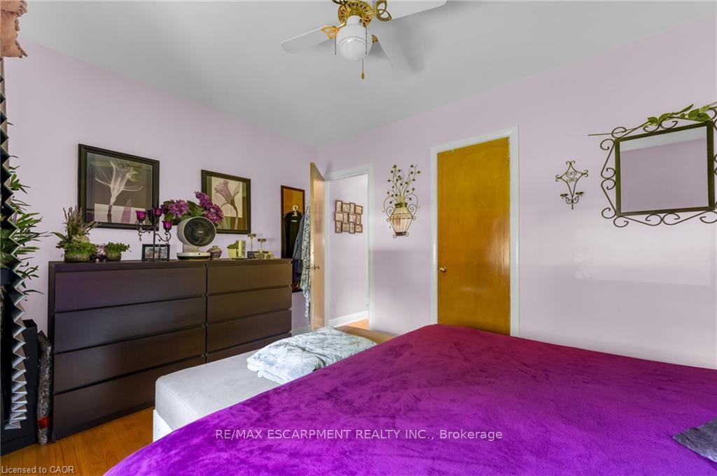 Photo 9 of 236 Pine Cove Road, Burlington, Roseland — HOMEH