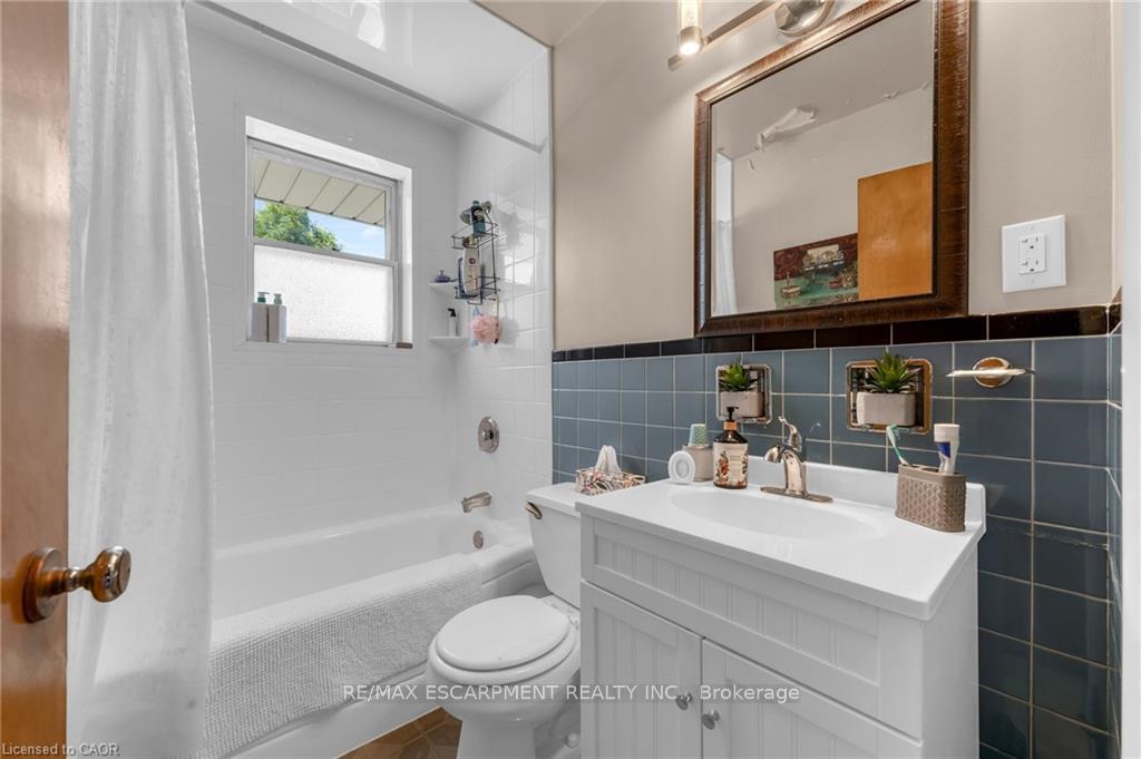 Photo 11 of 236 Pine Cove Road, Burlington, Roseland — HOMEH