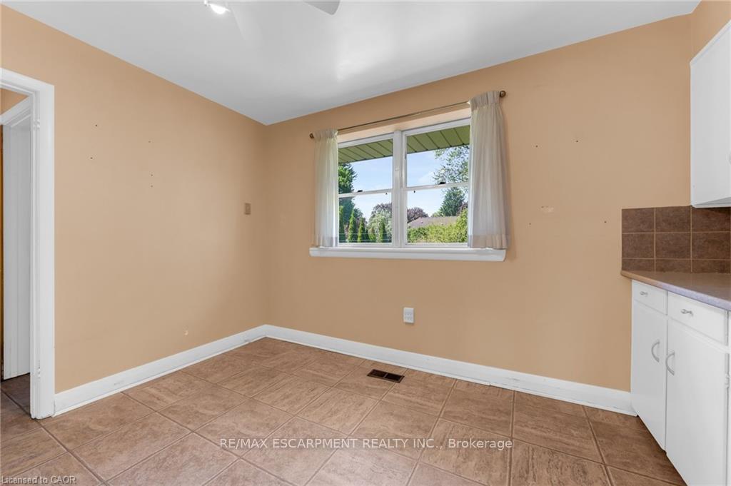 Photo 7 of 234 Pine Cove Road, Burlington, Roseland — HOMEH