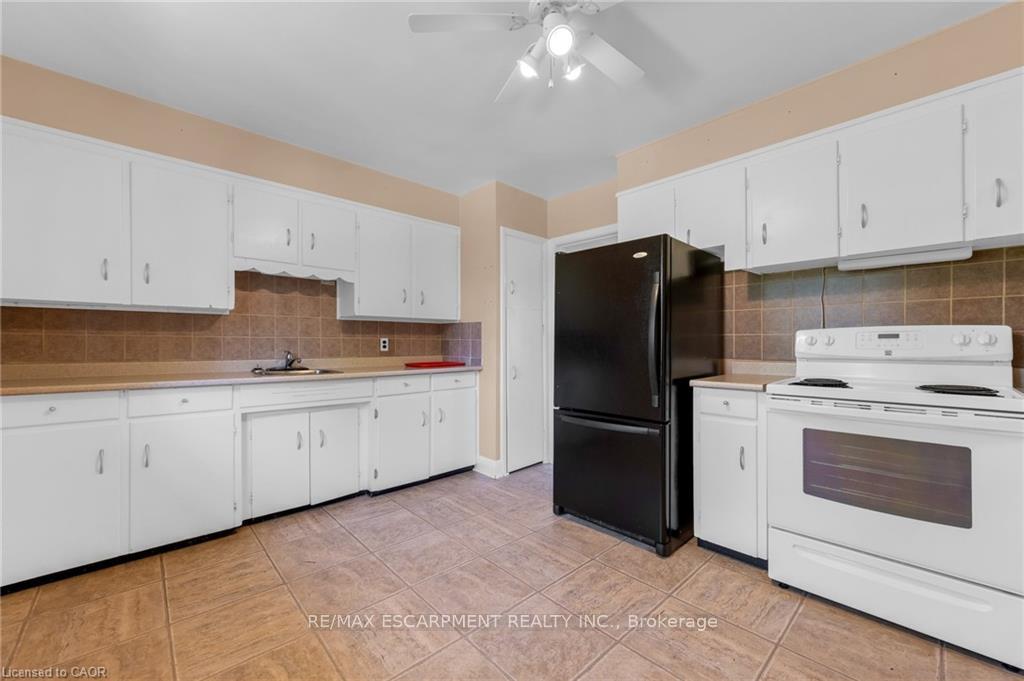 Photo 8 of 234 Pine Cove Road, Burlington, Roseland — HOMEH
