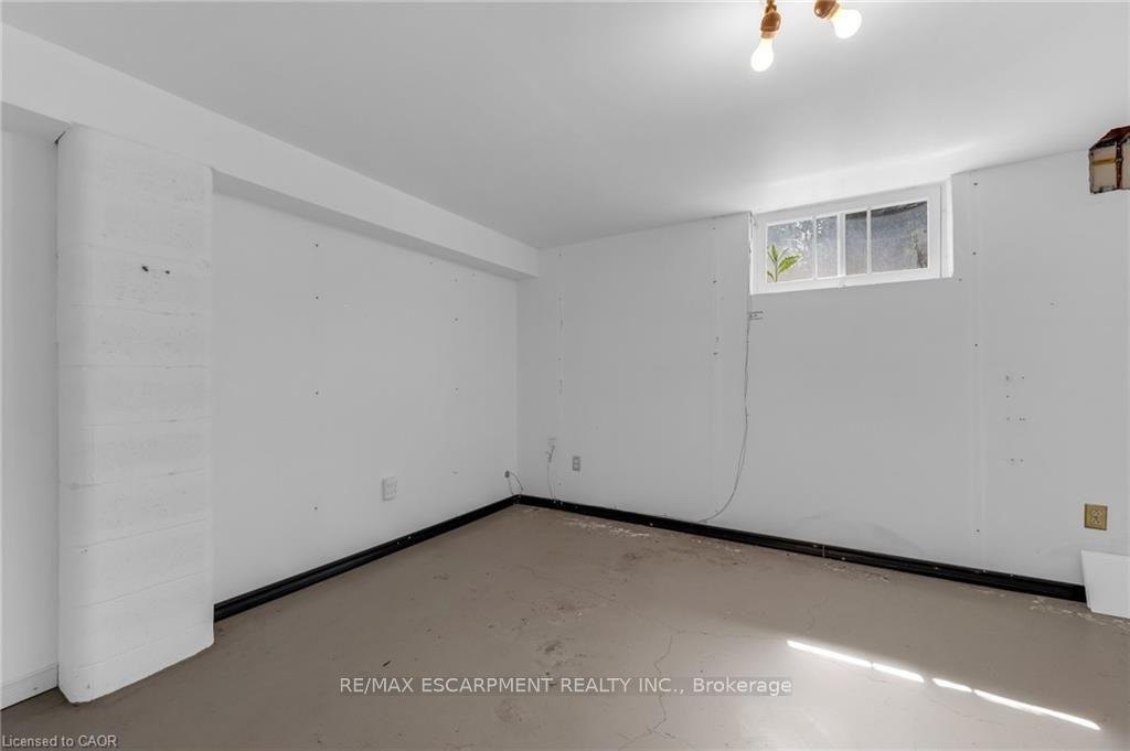 Photo 14 of 234 Pine Cove Road, Burlington, Roseland — HOMEH