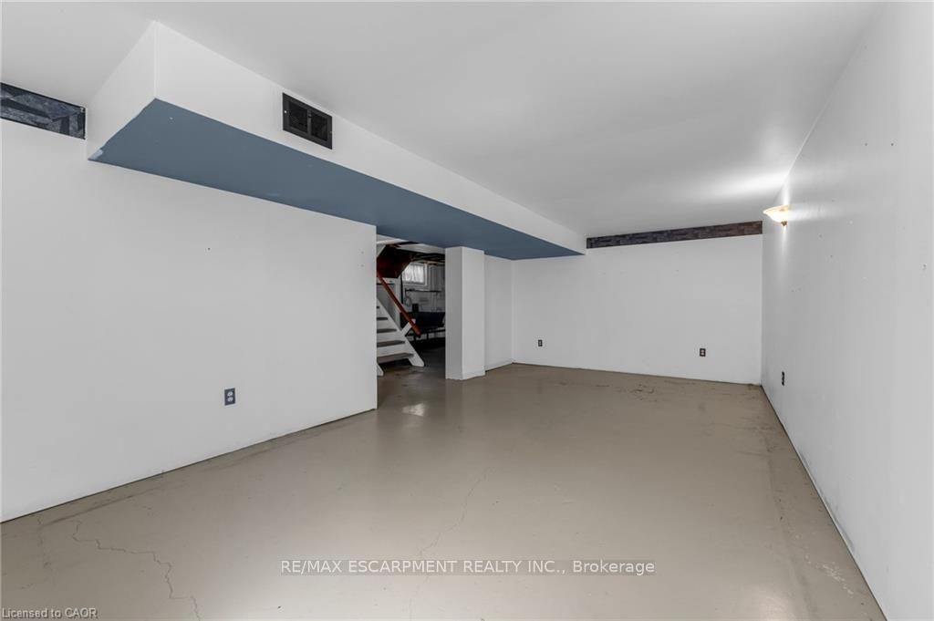 Photo 15 of 234 Pine Cove Road, Burlington, Roseland — HOMEH
