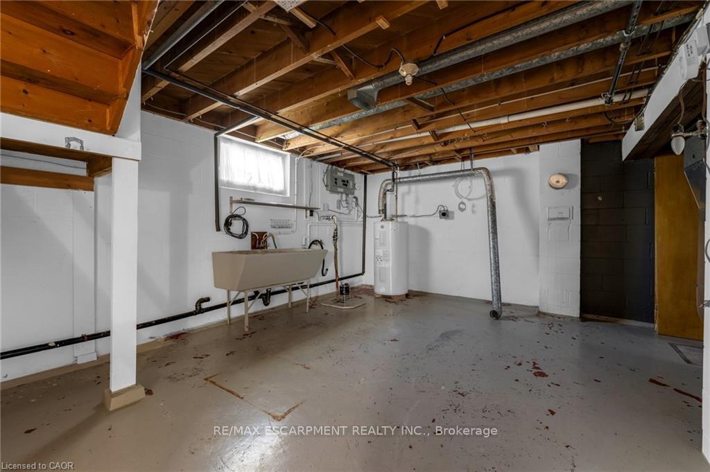 Photo 16 of 234 Pine Cove Road, Burlington, Roseland — HOMEH