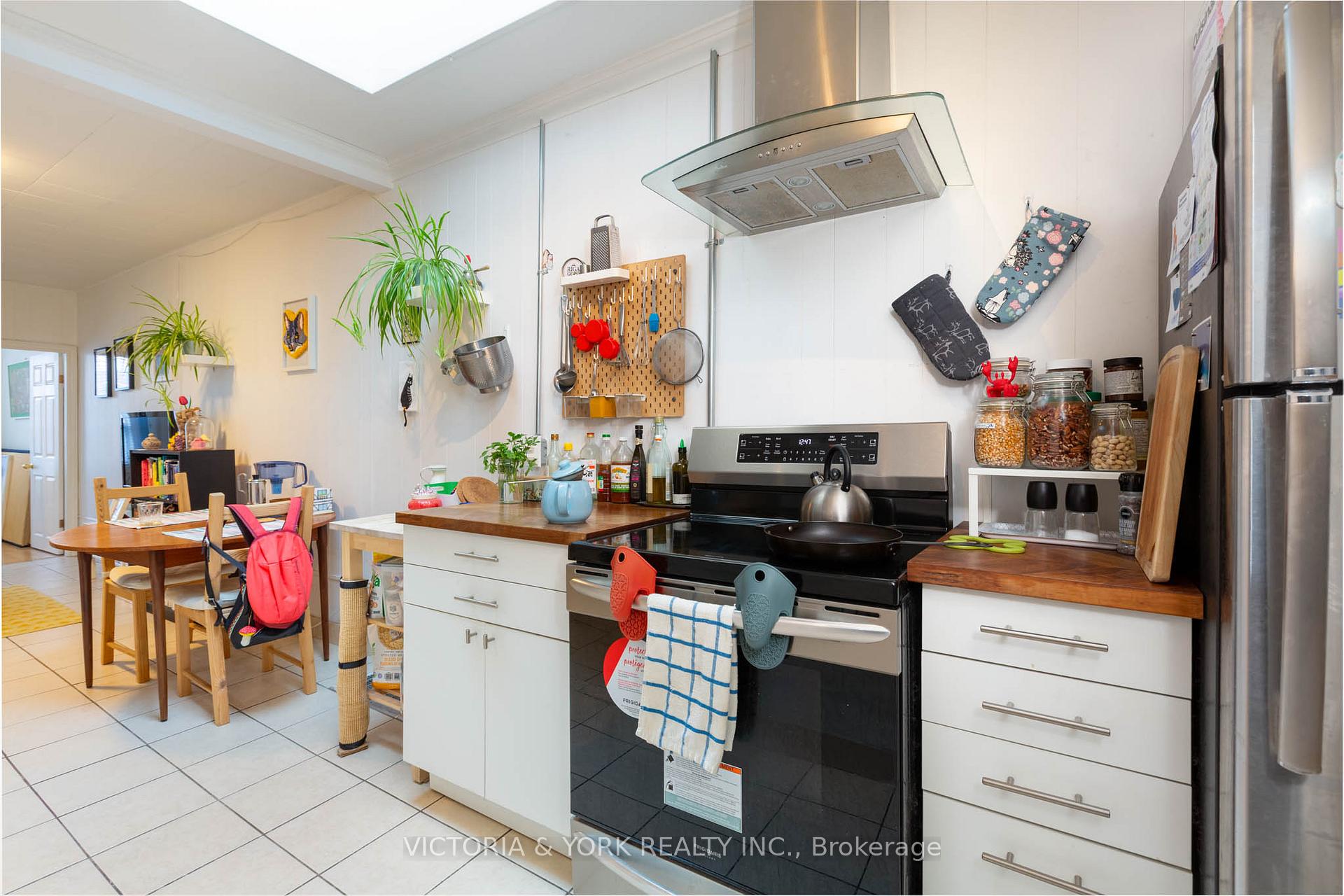 Photo 6 of 1446 Dundas Street W, Toronto, Little Portugal — HOMEH