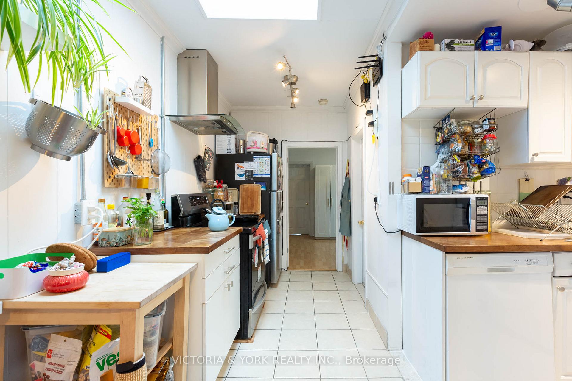 Photo 8 of 1446 Dundas Street W, Toronto, Little Portugal — HOMEH