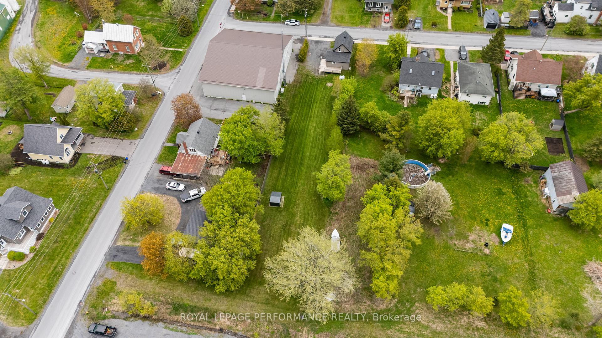 Photo 37 of 6 Spring Street, North Glengarry, Maxville — HOMEH
