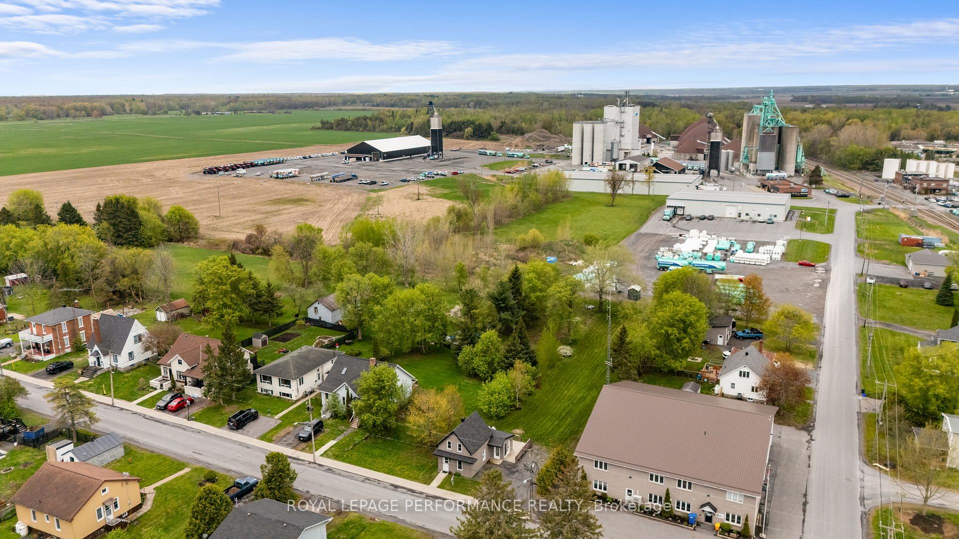 Photo 45 of 6 Spring Street, North Glengarry, Maxville — HOMEH