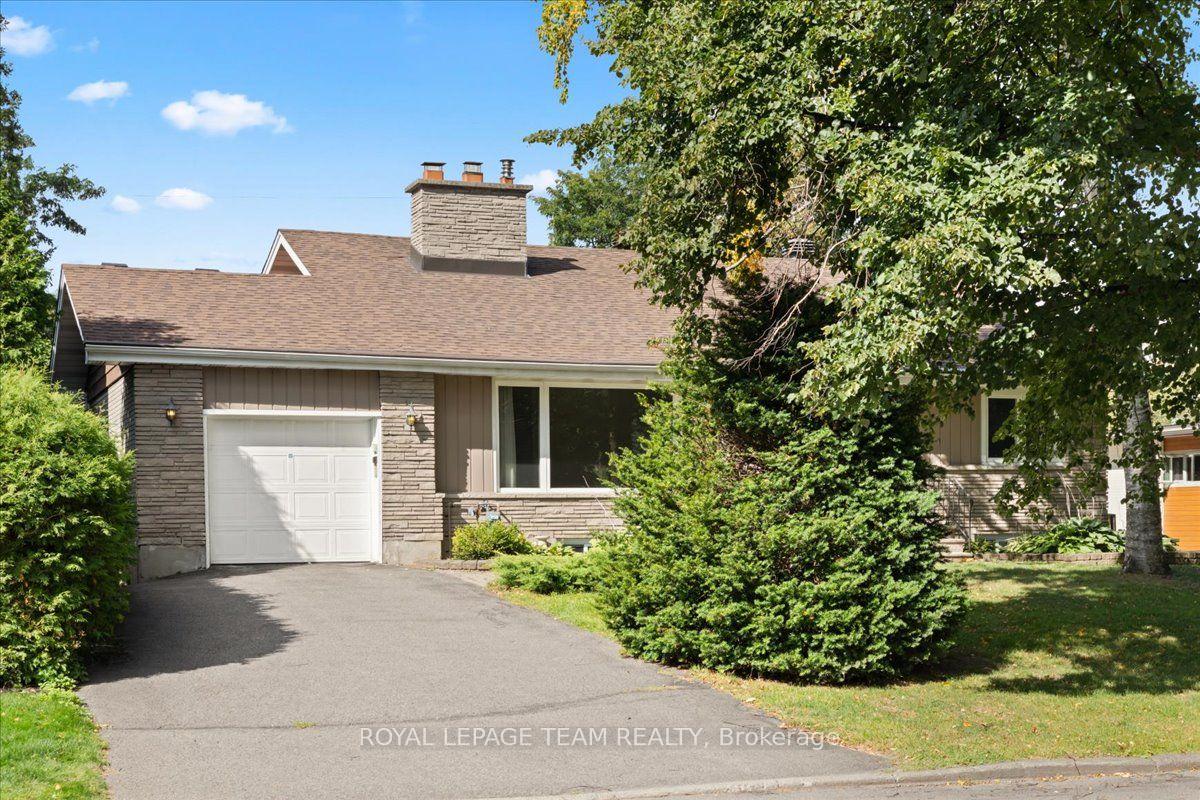 Photo 2 of 2000 Norway Crescent, Ottawa, Playfair Park — HOMEH