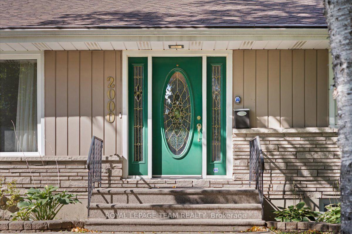 Photo 3 of 2000 Norway Crescent, Ottawa, Playfair Park — HOMEH