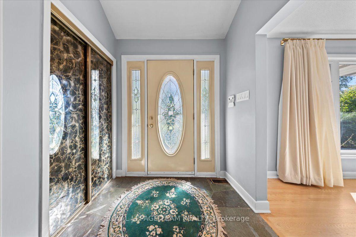 Photo 4 of 2000 Norway Crescent, Ottawa, Playfair Park — HOMEH
