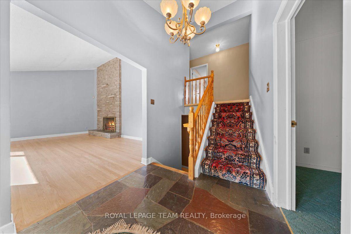 Photo 5 of 2000 Norway Crescent, Ottawa, Playfair Park — HOMEH