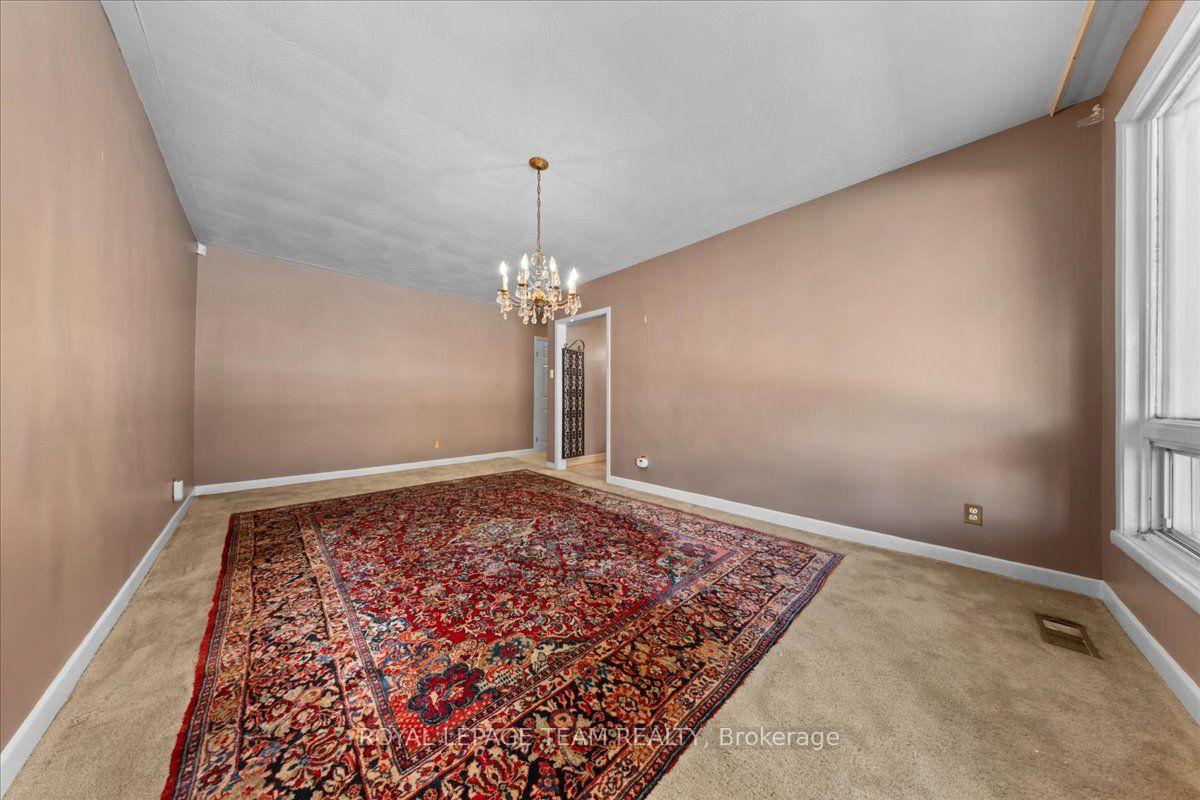 Photo 12 of 2000 Norway Crescent, Ottawa, Playfair Park — HOMEH