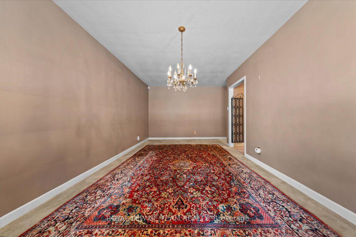 Photo 13 of 2000 Norway Crescent, Ottawa, Playfair Park — HOMEH