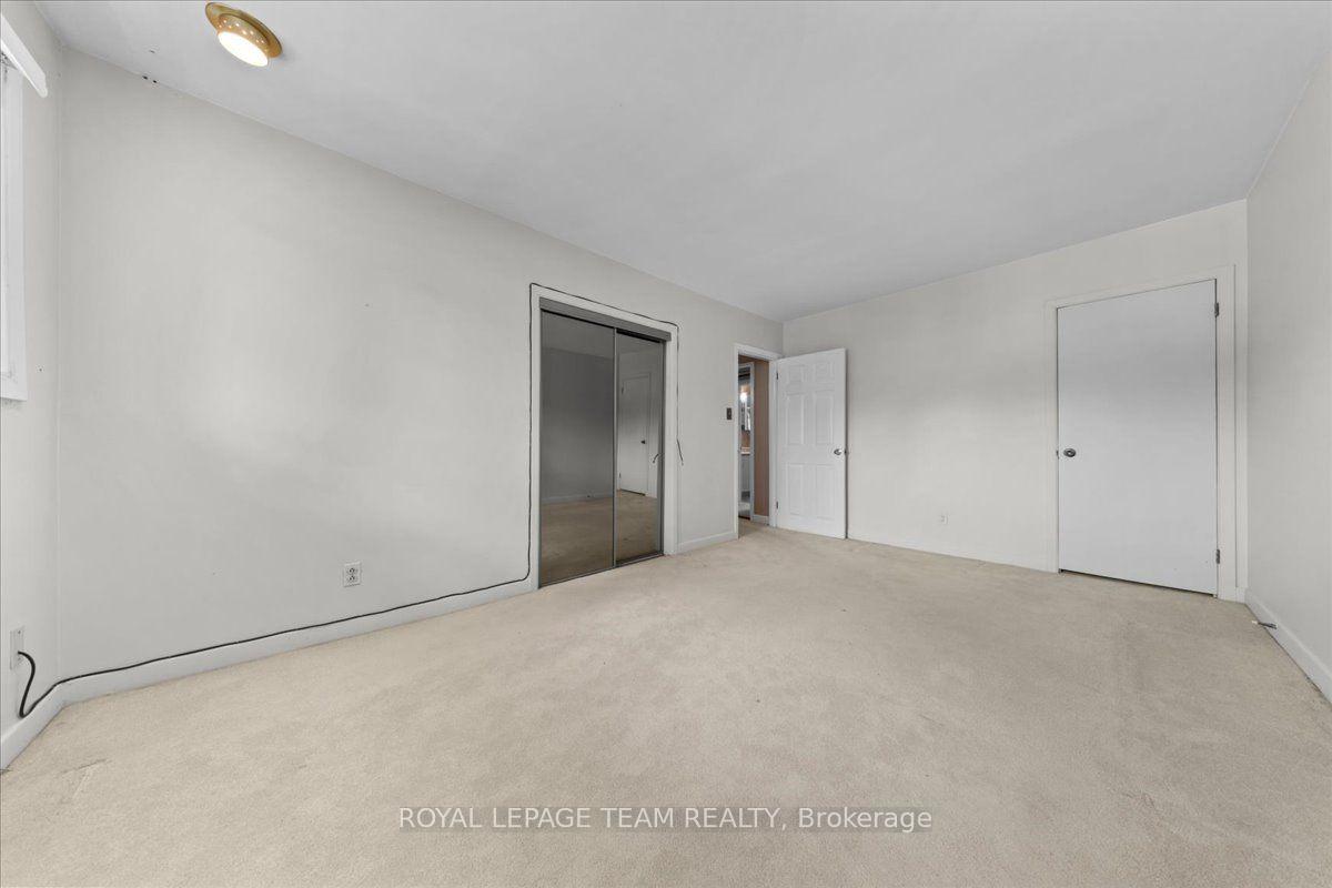 Photo 30 of 2000 Norway Crescent, Ottawa, Playfair Park — HOMEH