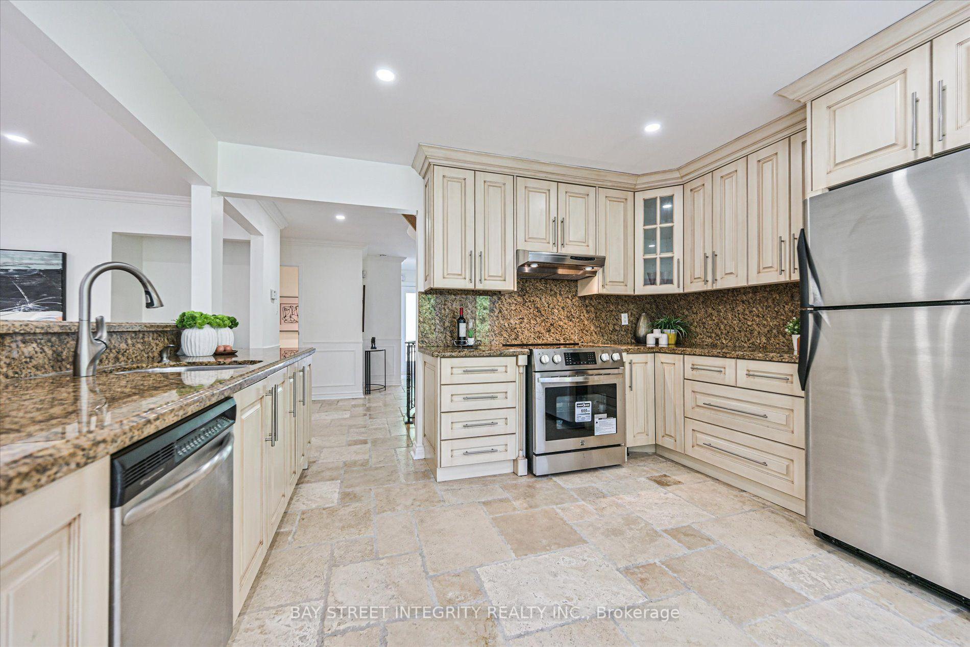 Photo 12 of 151 Old Surrey Lane, Richmond Hill, South Richvale — HOMEH