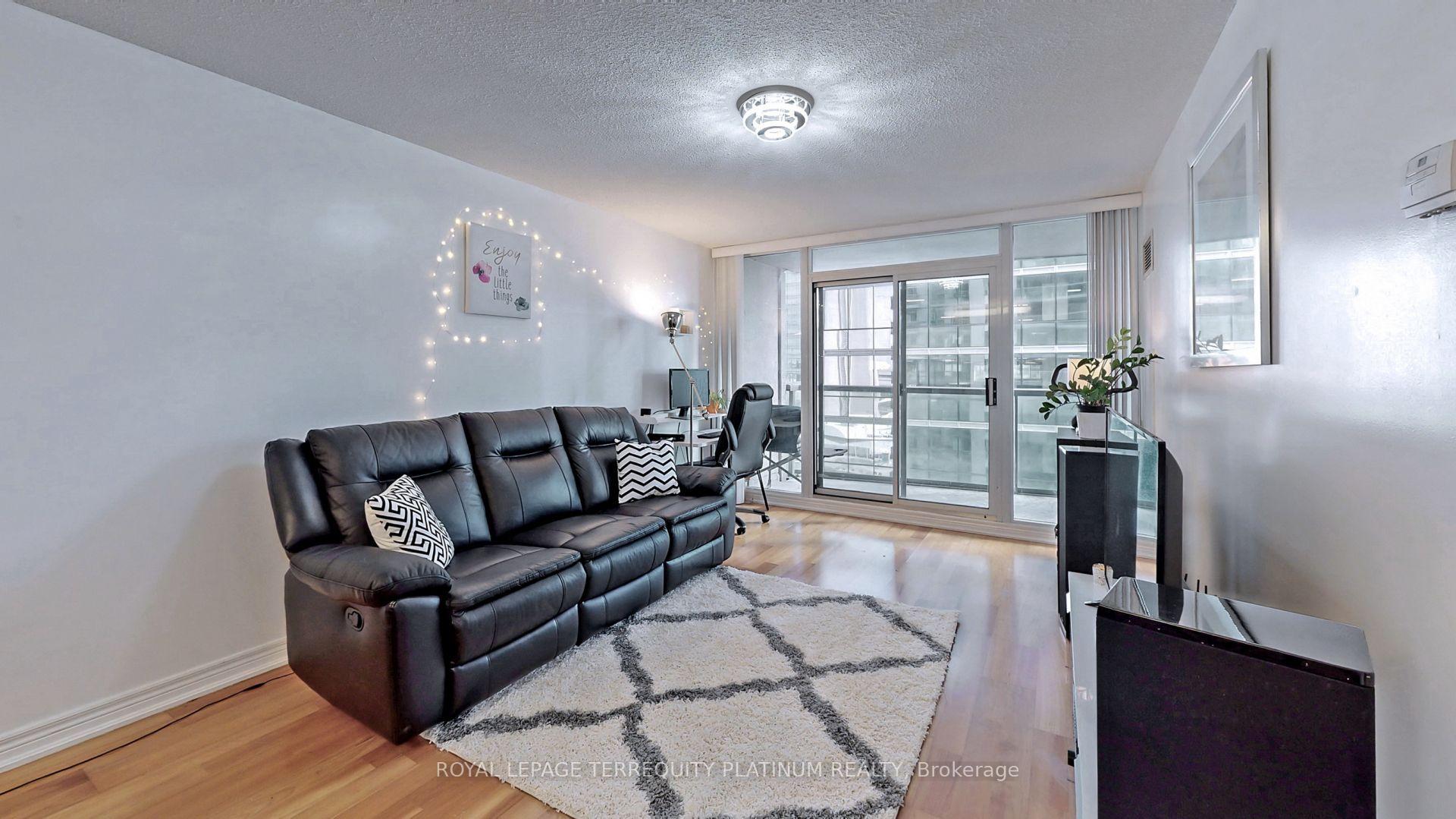 Photo 3 of Unit 1907, 30 Grand Trunk Crescent, Toronto, Waterfront Communities — HOMEH