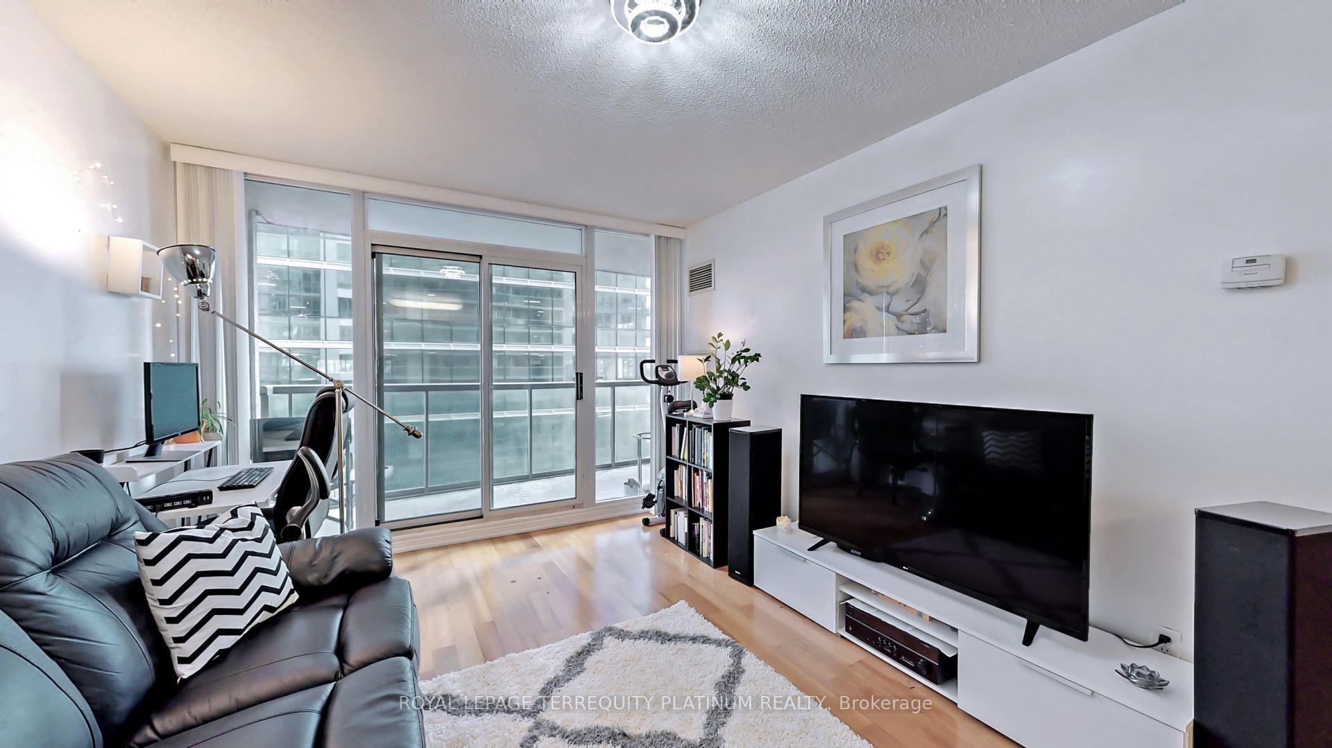 Photo 6 of Unit 1907, 30 Grand Trunk Crescent, Toronto, Waterfront Communities — HOMEH