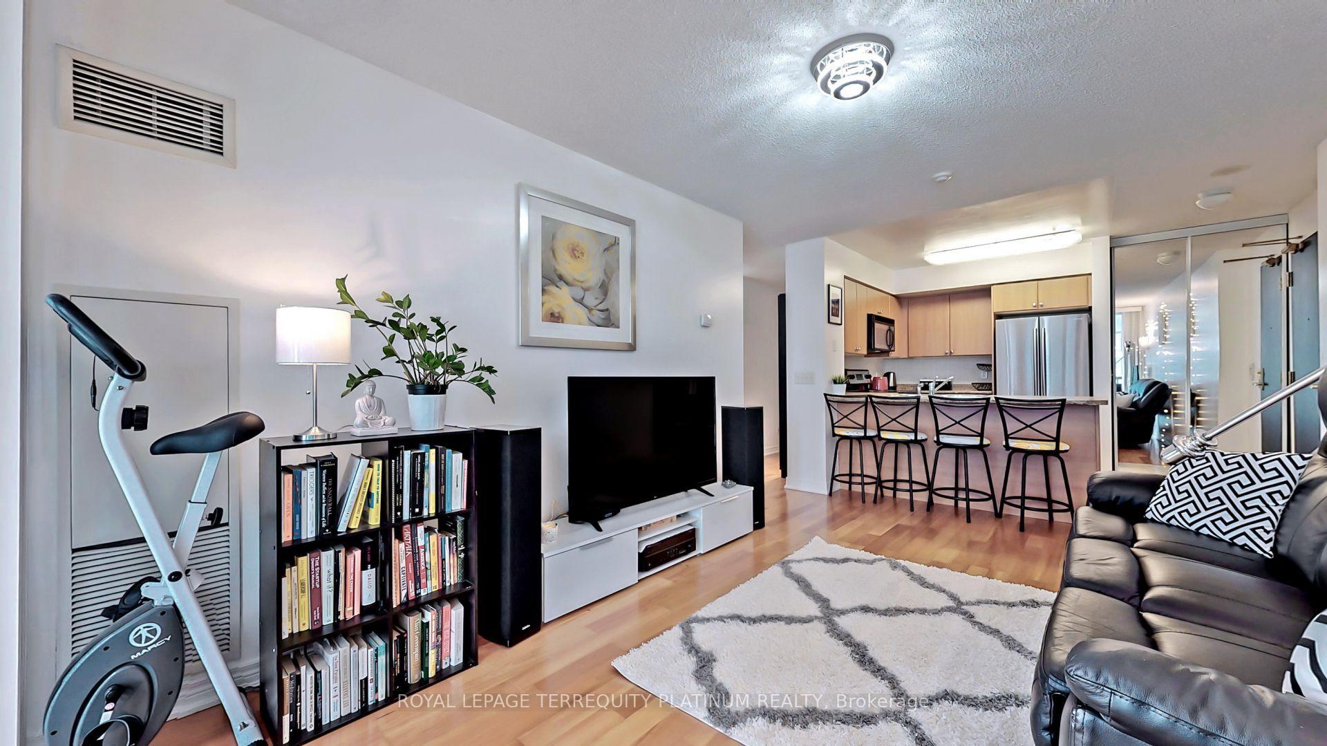 Photo 7 of Unit 1907, 30 Grand Trunk Crescent, Toronto, Waterfront Communities — HOMEH