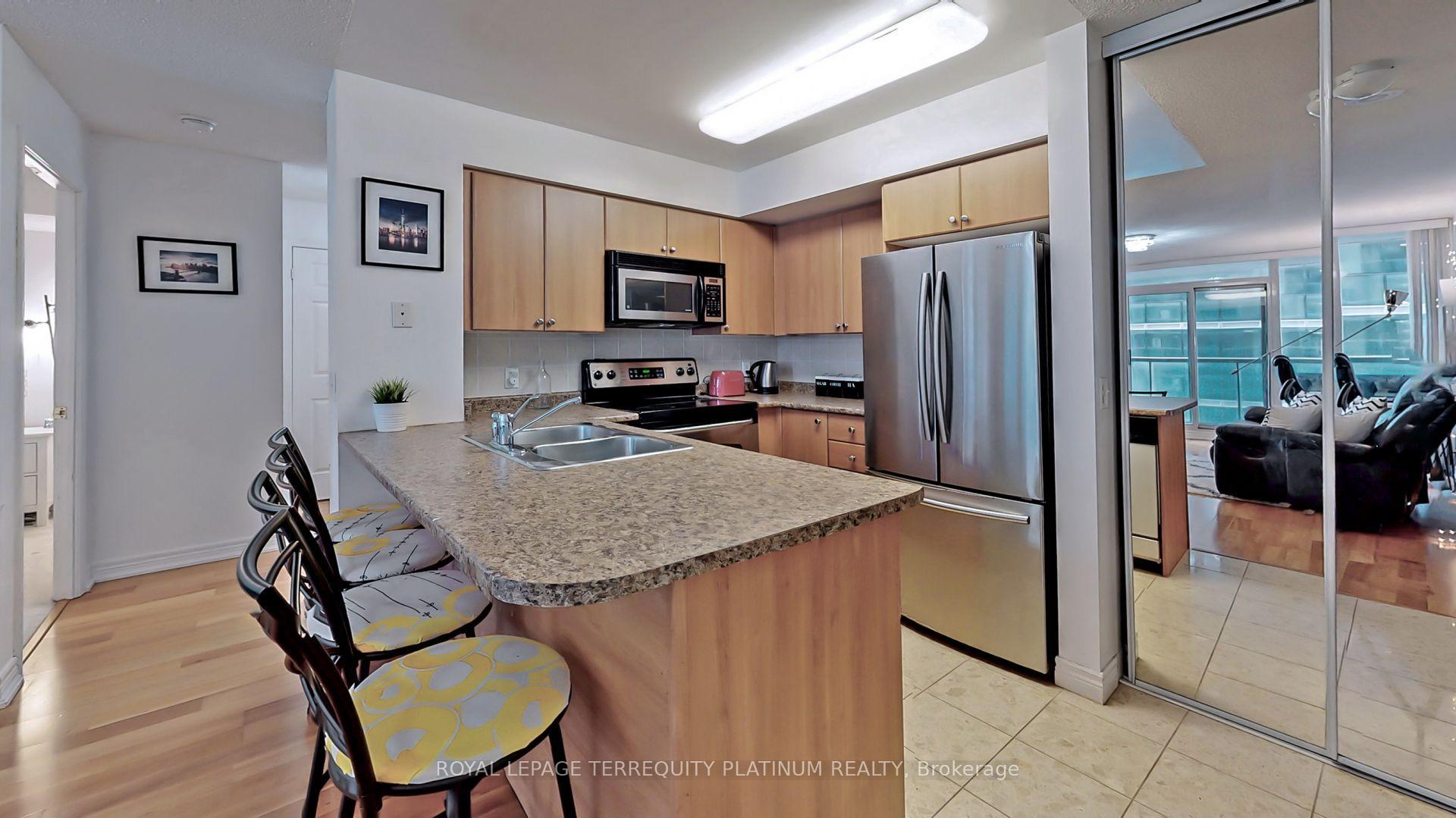 Photo 8 of Unit 1907, 30 Grand Trunk Crescent, Toronto, Waterfront Communities — HOMEH