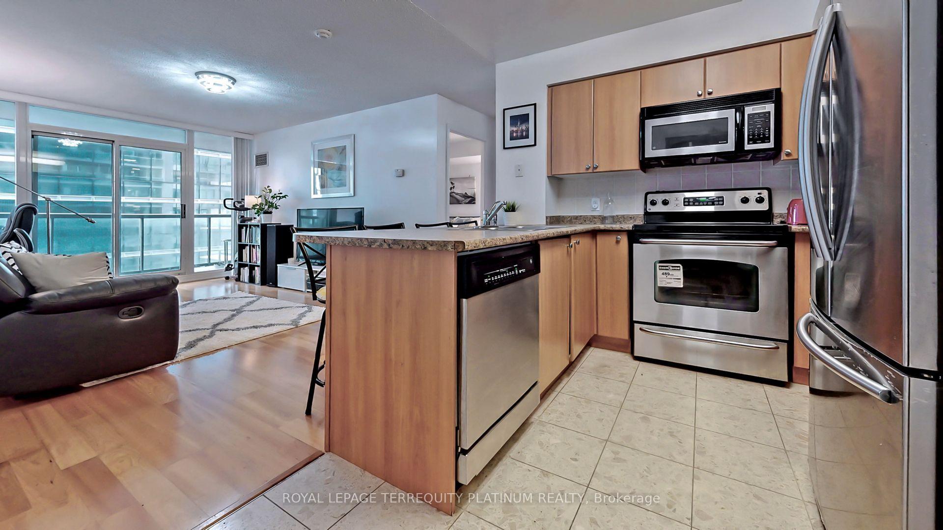 Photo 9 of Unit 1907, 30 Grand Trunk Crescent, Toronto, Waterfront Communities — HOMEH