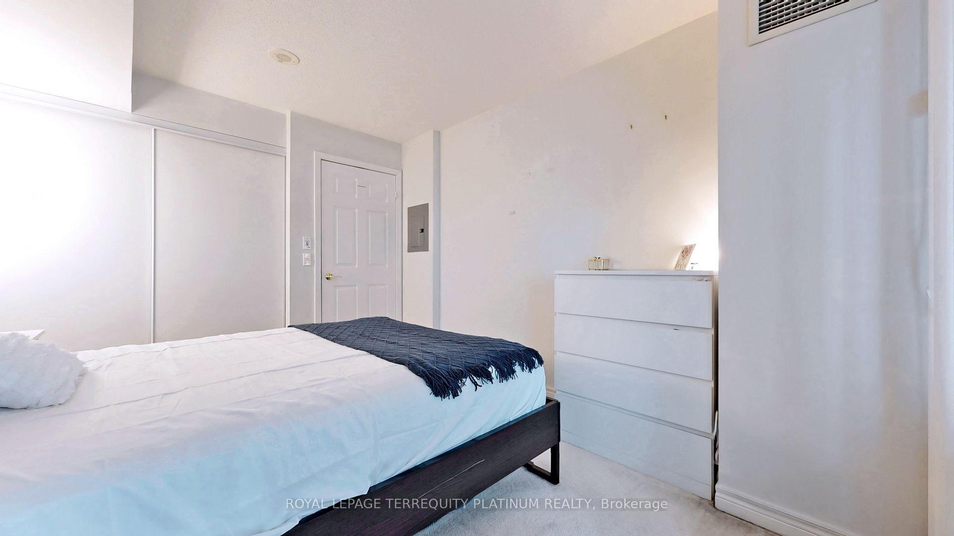 Photo 14 of Unit 1907, 30 Grand Trunk Crescent, Toronto, Waterfront Communities — HOMEH