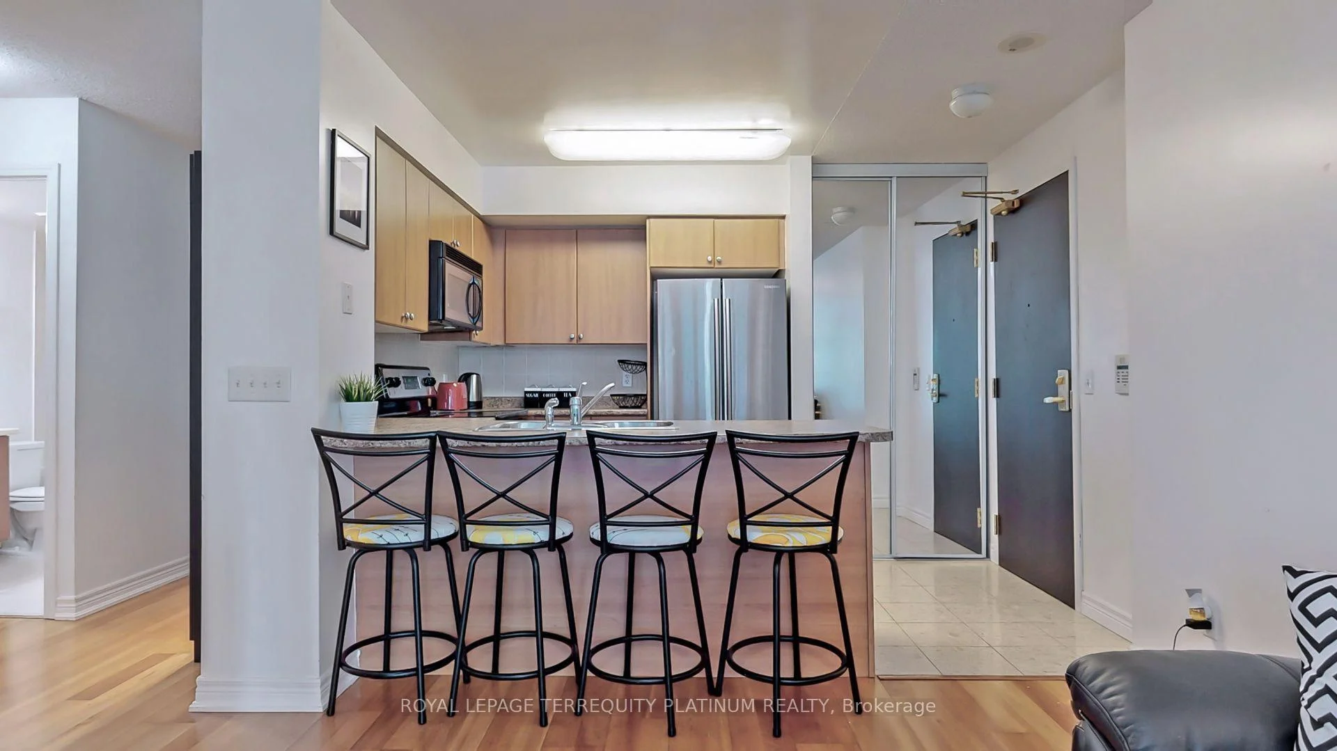 Photo 10 of Unit 1907, 30 Grand Trunk Crescent, Toronto, Waterfront Communities — HOMEH