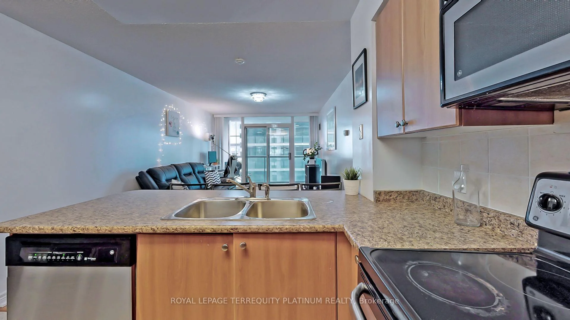 Photo 13 of Unit 1907, 30 Grand Trunk Crescent, Toronto, Waterfront Communities — HOMEH