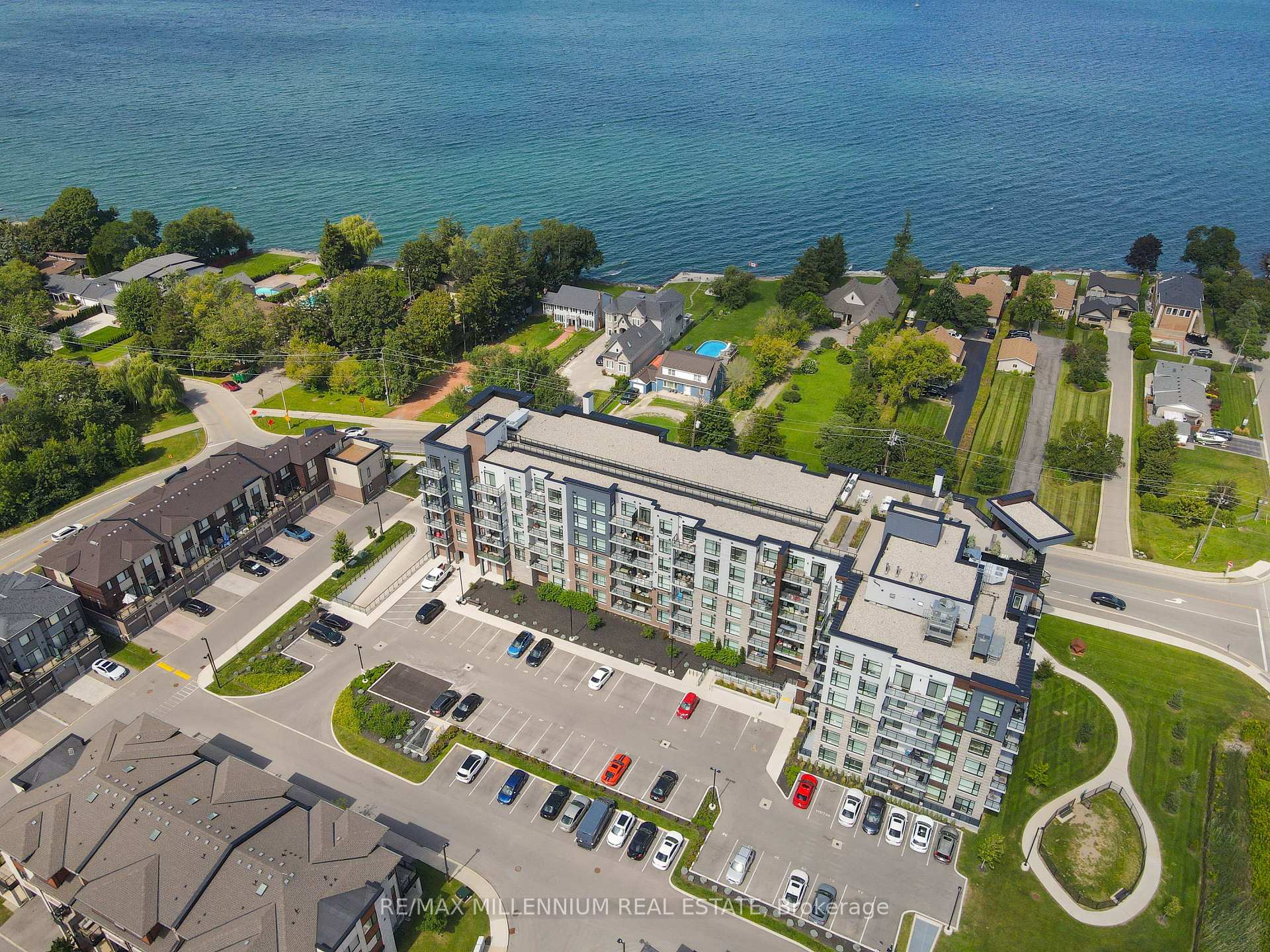 Photo of Unit 403, 600 North Service Road