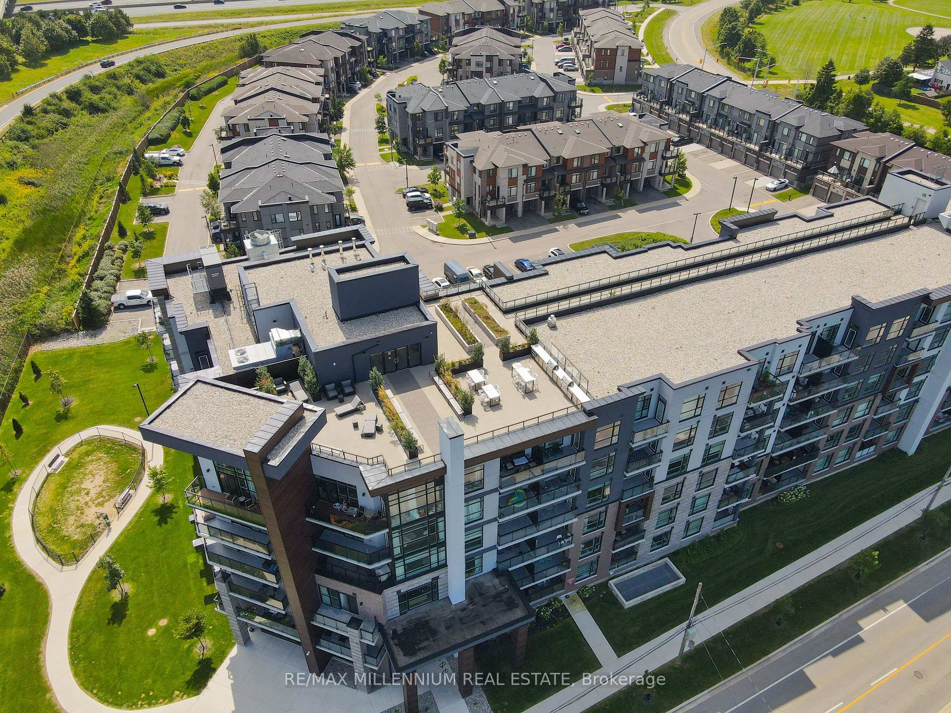 Photo 4 of Unit 403, 600 North Service Road, Hamilton, Stoney Creek — HOMEH