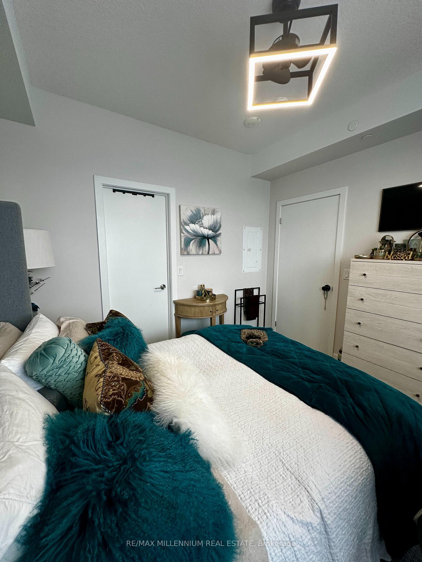 Photo 15 of Unit 403, 600 North Service Road, Hamilton, Stoney Creek — HOMEH