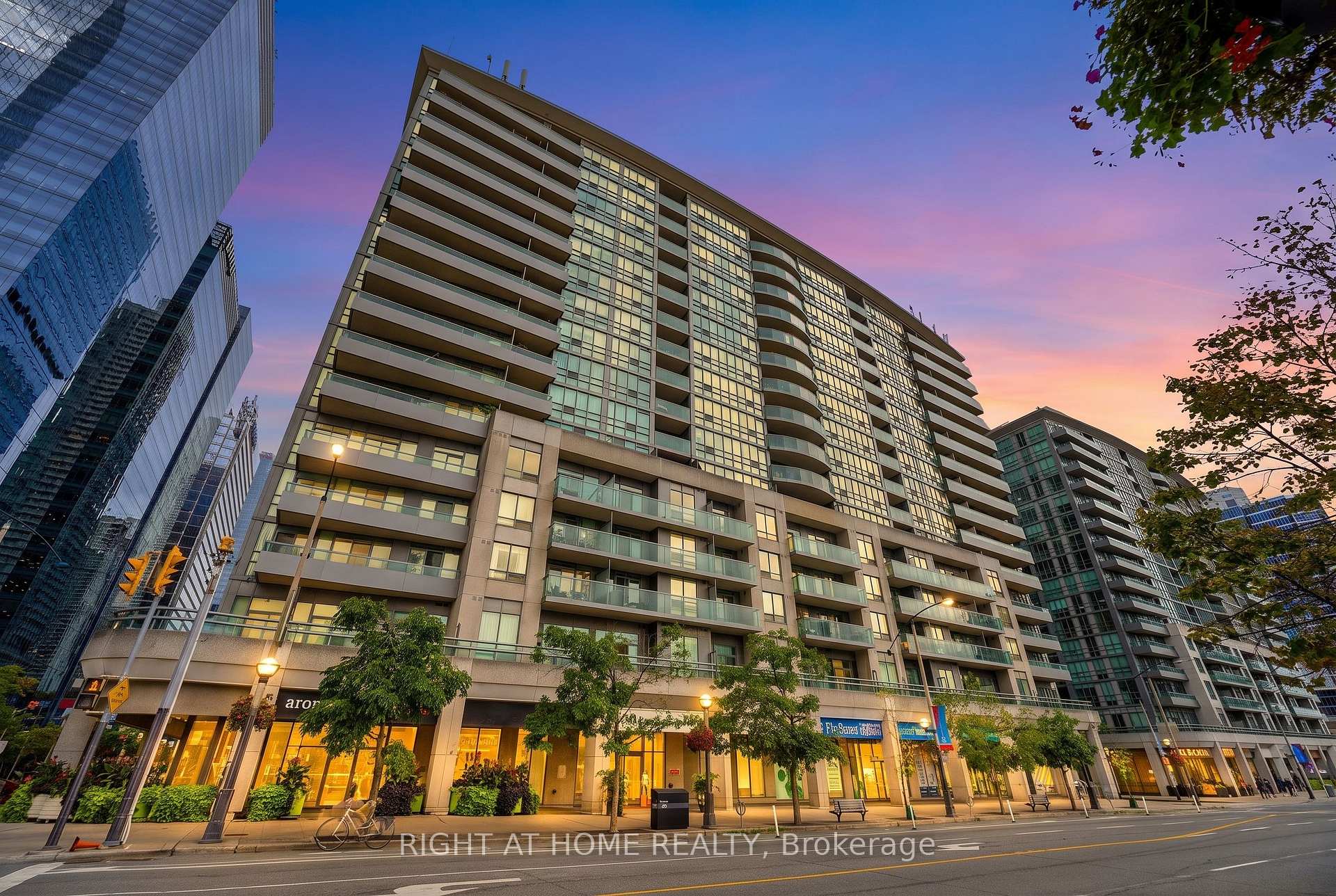 Photo 1 of 51 Lower Simcoe Street, Toronto, Waterfront Communities — HOMEH