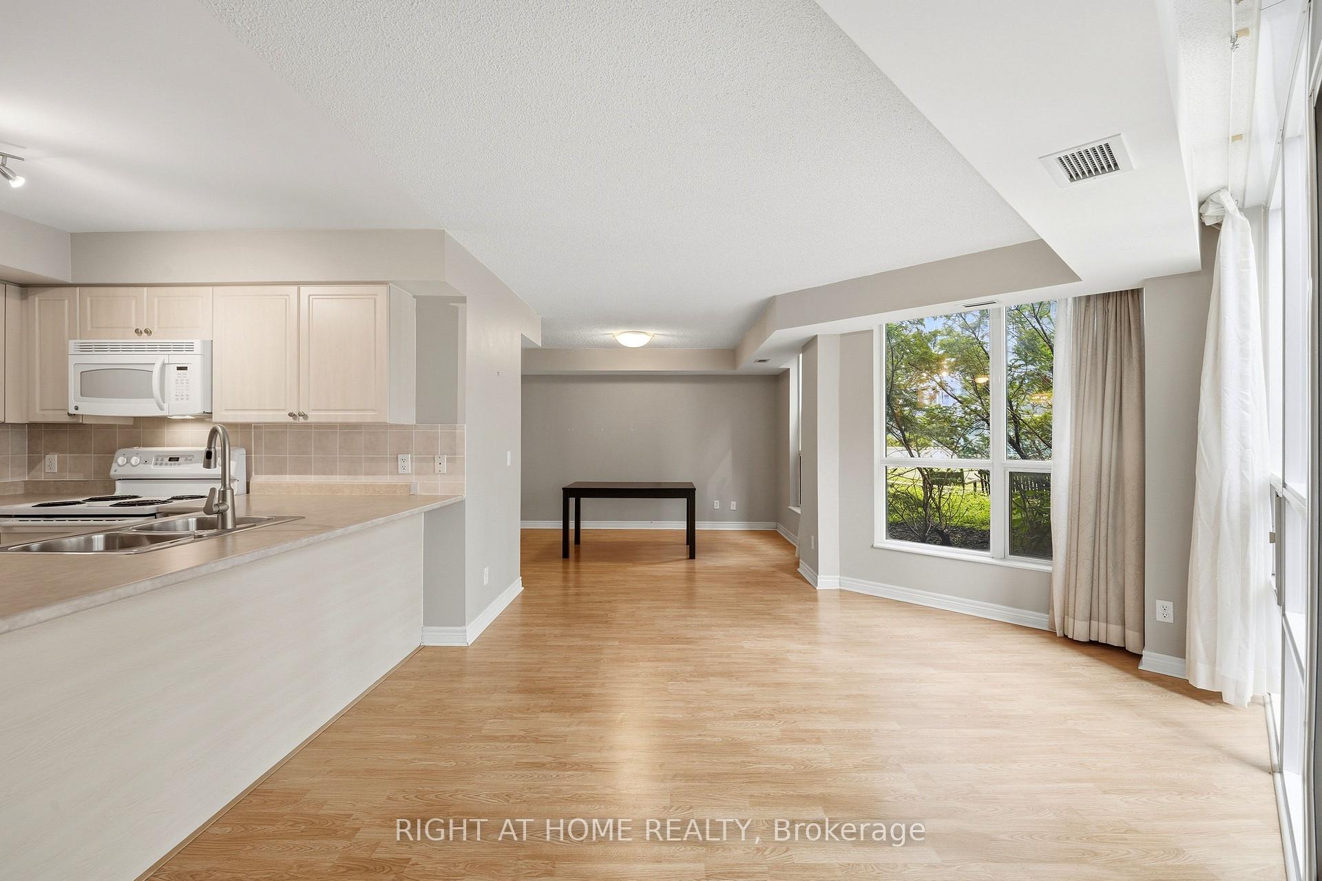 Photo 3 of 51 Lower Simcoe Street, Toronto, Waterfront Communities — HOMEH
