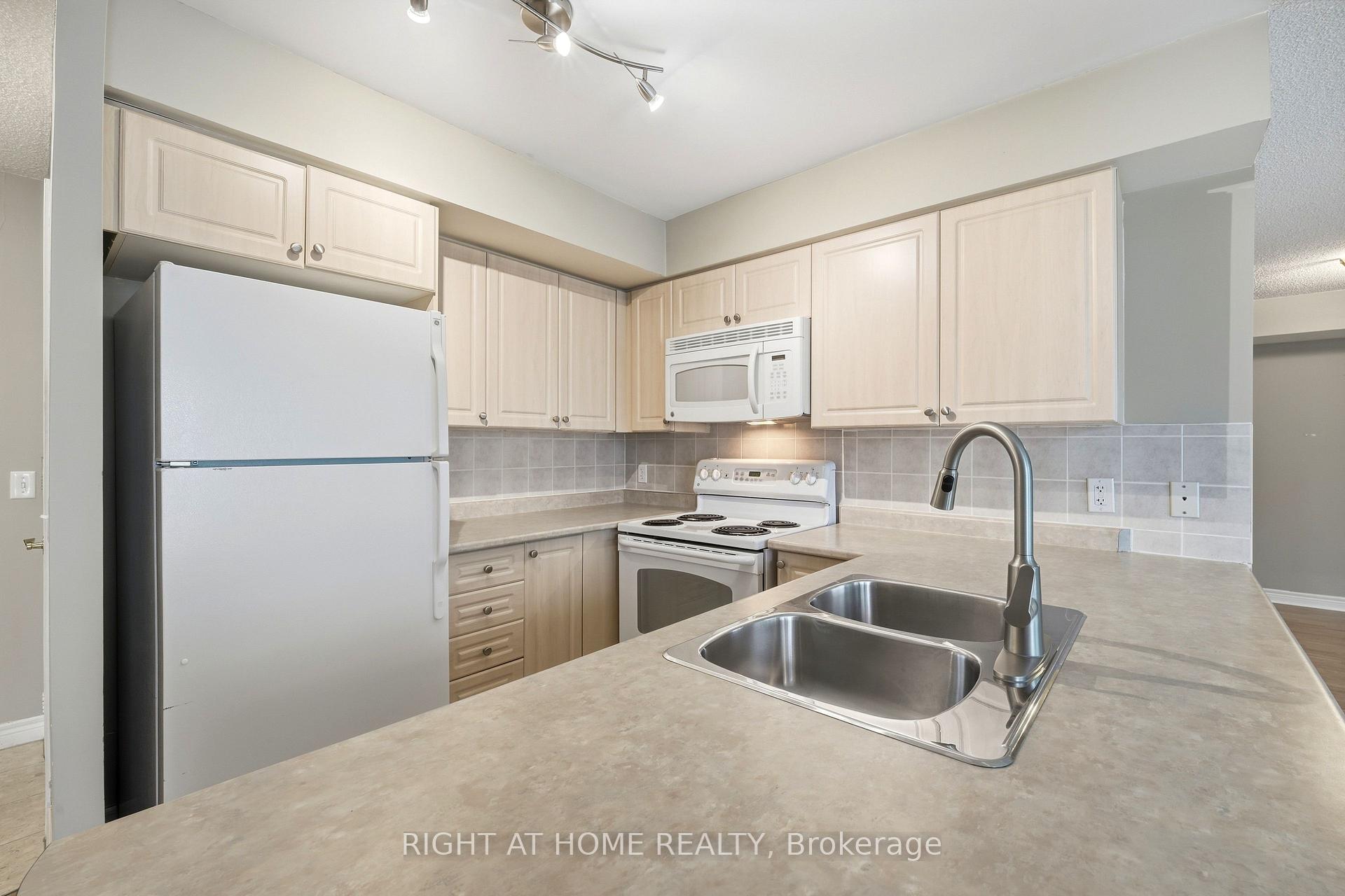 Photo 4 of 51 Lower Simcoe Street, Toronto, Waterfront Communities — HOMEH