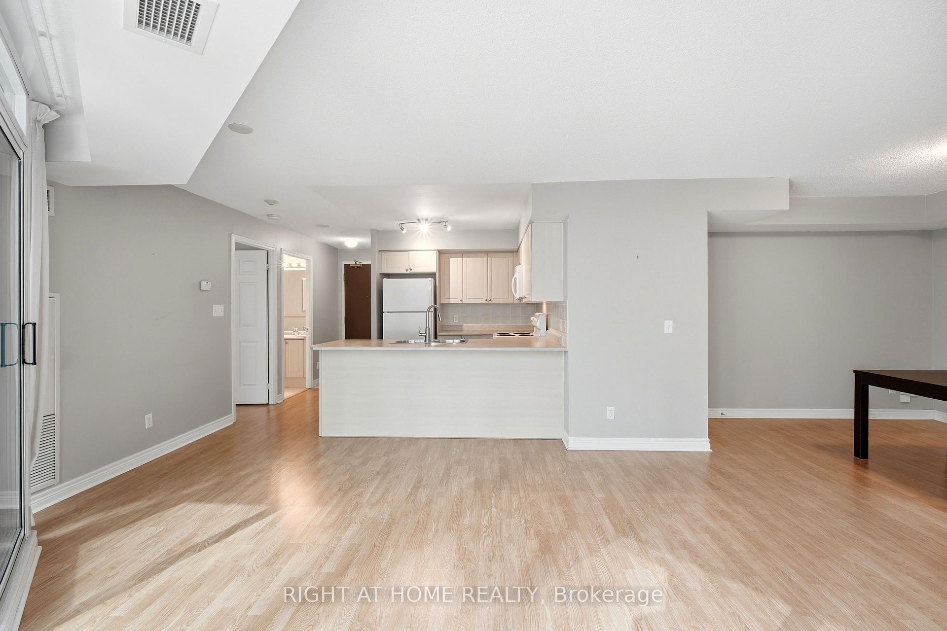 Photo 5 of 51 Lower Simcoe Street, Toronto, Waterfront Communities — HOMEH