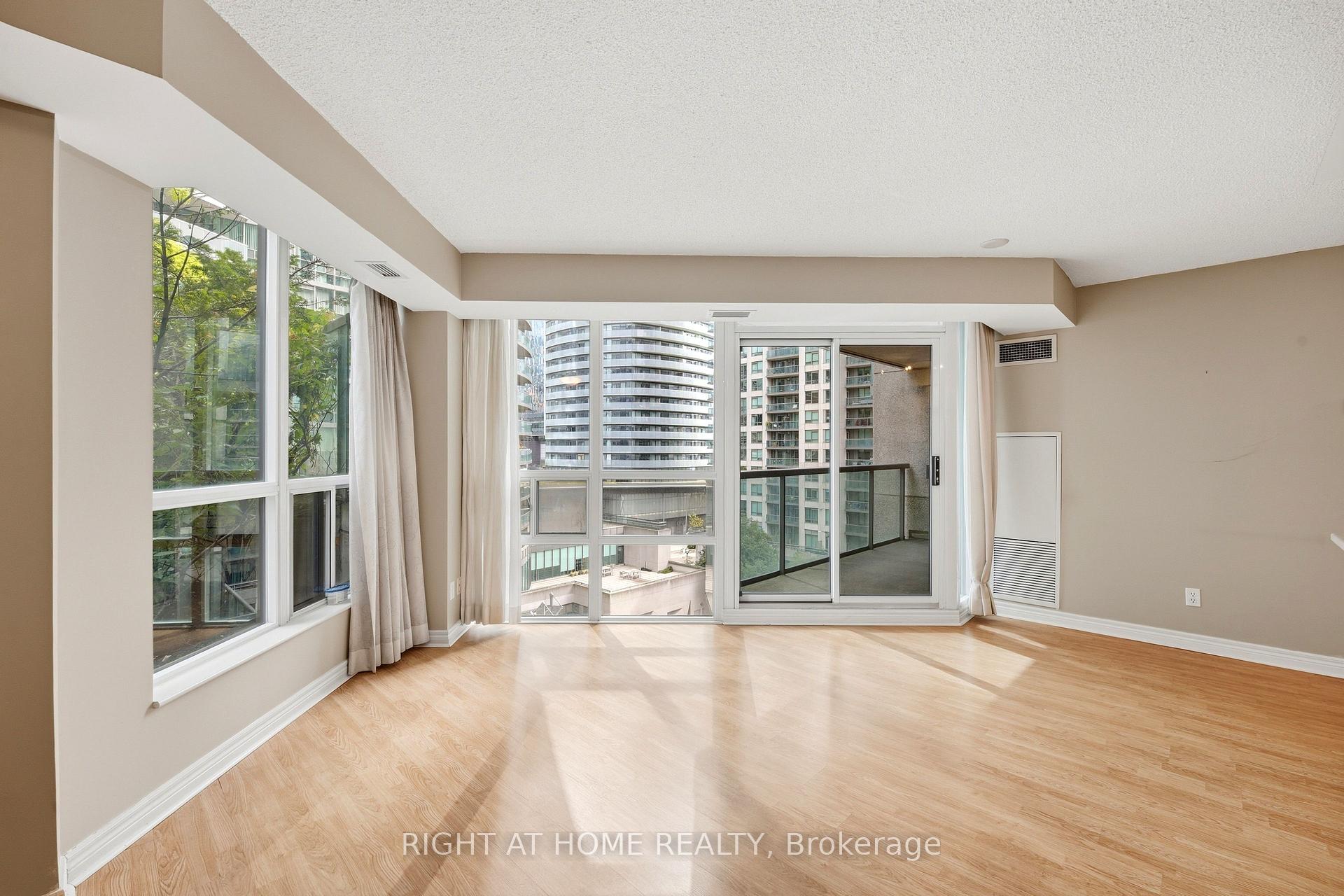 Photo 6 of 51 Lower Simcoe Street, Toronto, Waterfront Communities — HOMEH