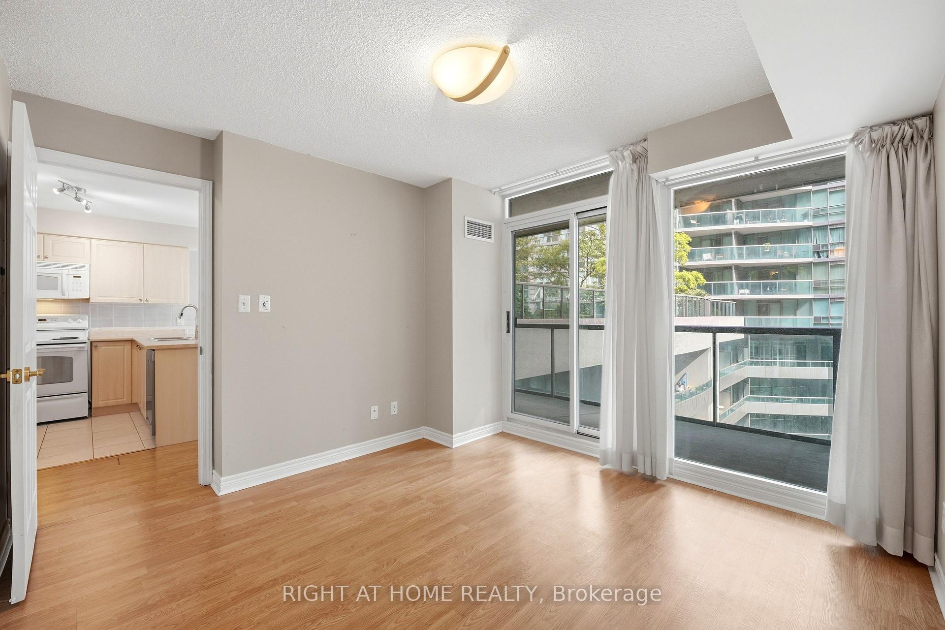 Photo 8 of 51 Lower Simcoe Street, Toronto, Waterfront Communities — HOMEH