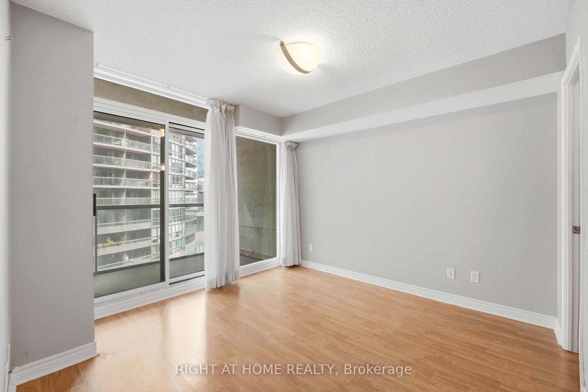 Photo 9 of 51 Lower Simcoe Street, Toronto, Waterfront Communities — HOMEH