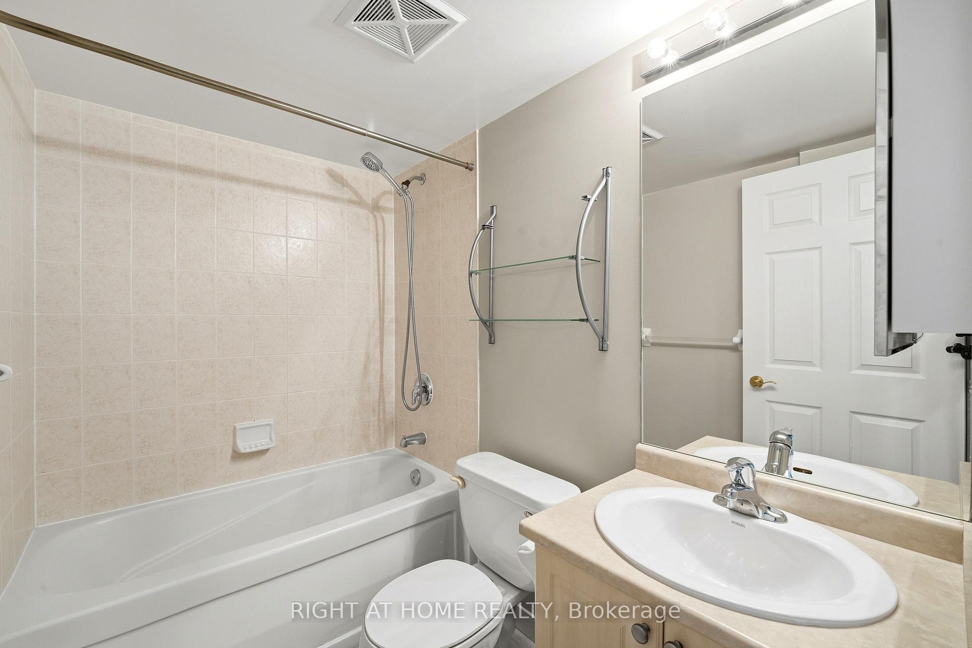 Photo 10 of 51 Lower Simcoe Street, Toronto, Waterfront Communities — HOMEH