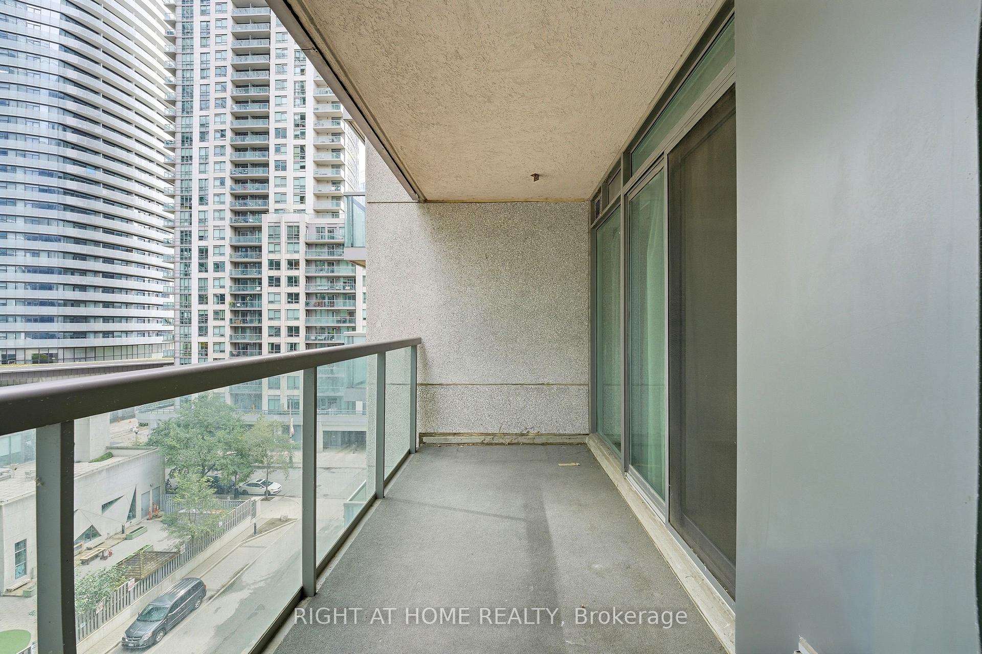 Photo 12 of 51 Lower Simcoe Street, Toronto, Waterfront Communities — HOMEH
