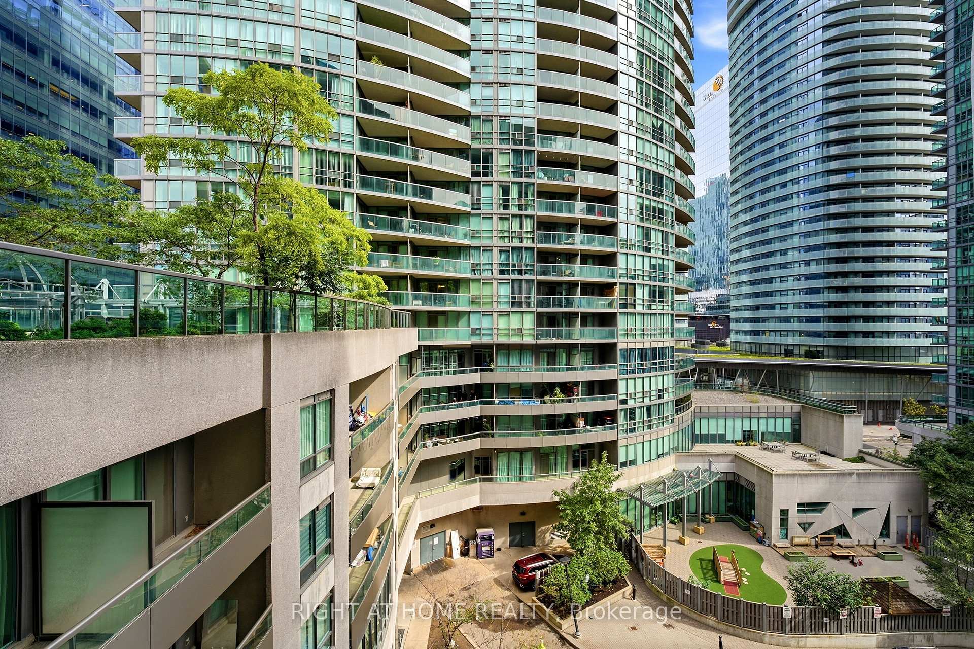 Photo 13 of 51 Lower Simcoe Street, Toronto, Waterfront Communities — HOMEH