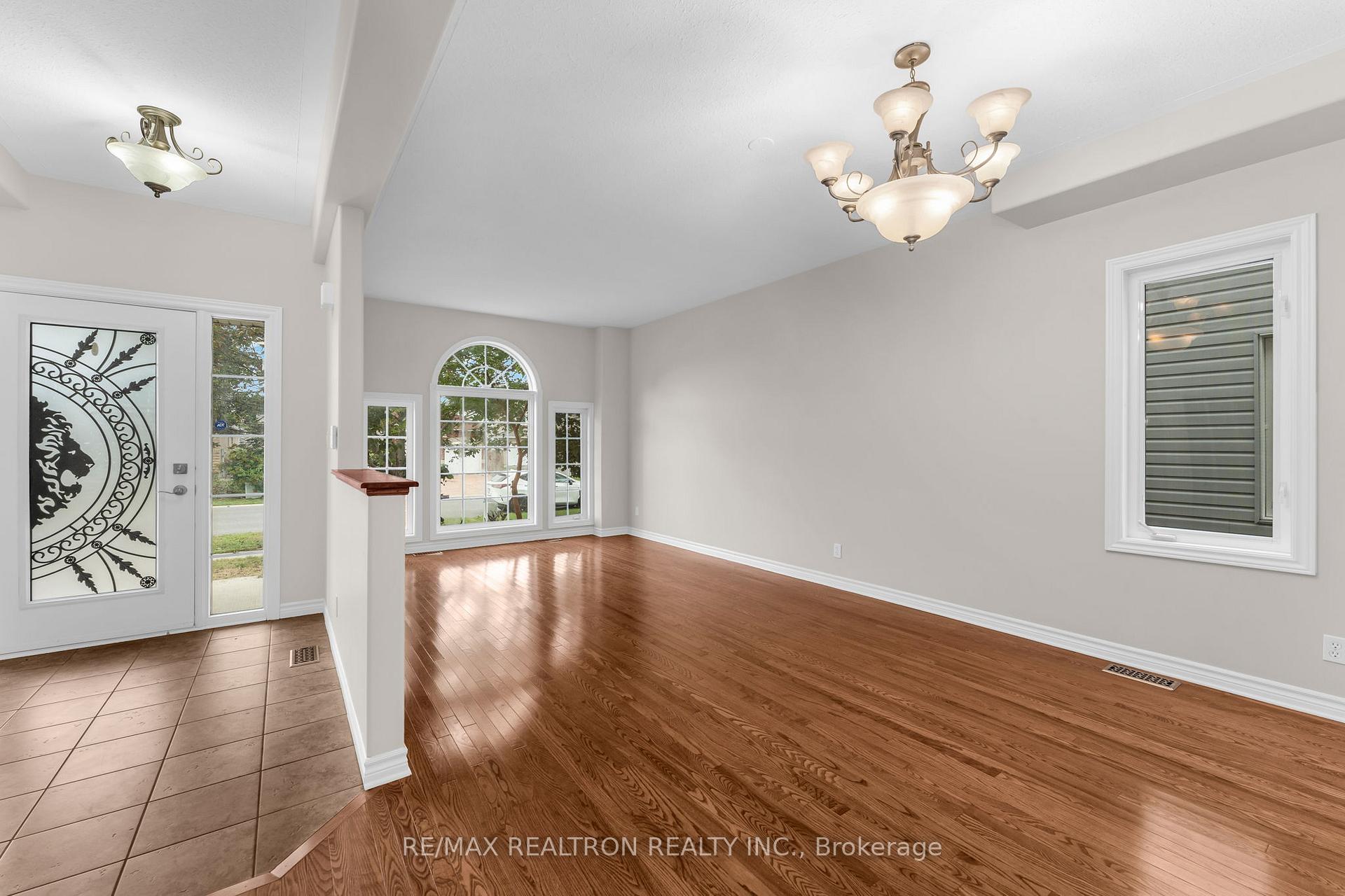 Photo 4 of 1422 Stoneridge Drive, Kingston, City SouthWest — HOMEH