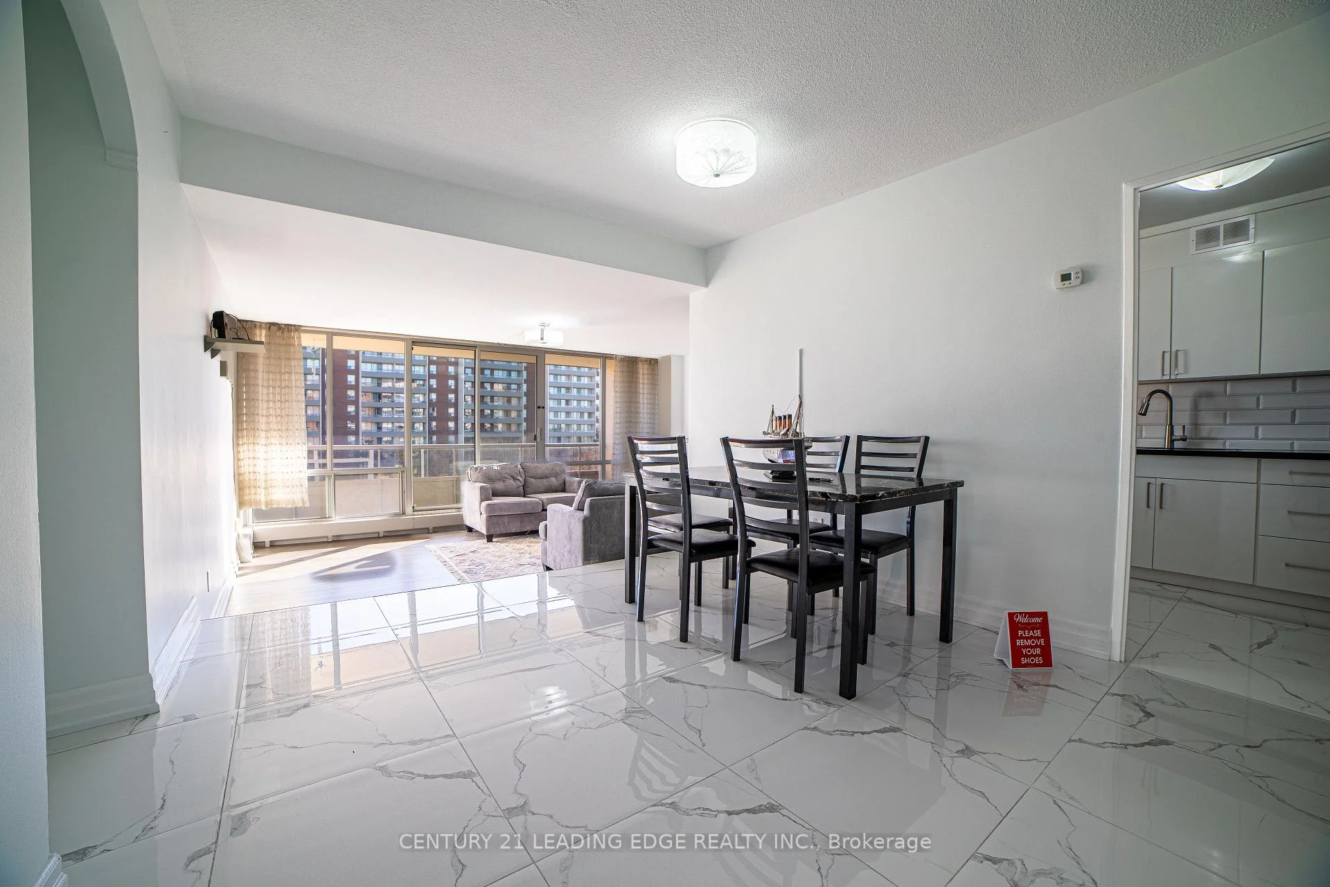 Photo 2 of Unit 604, 25 Four Winds Drive, North York, York University Heights — HOMEH